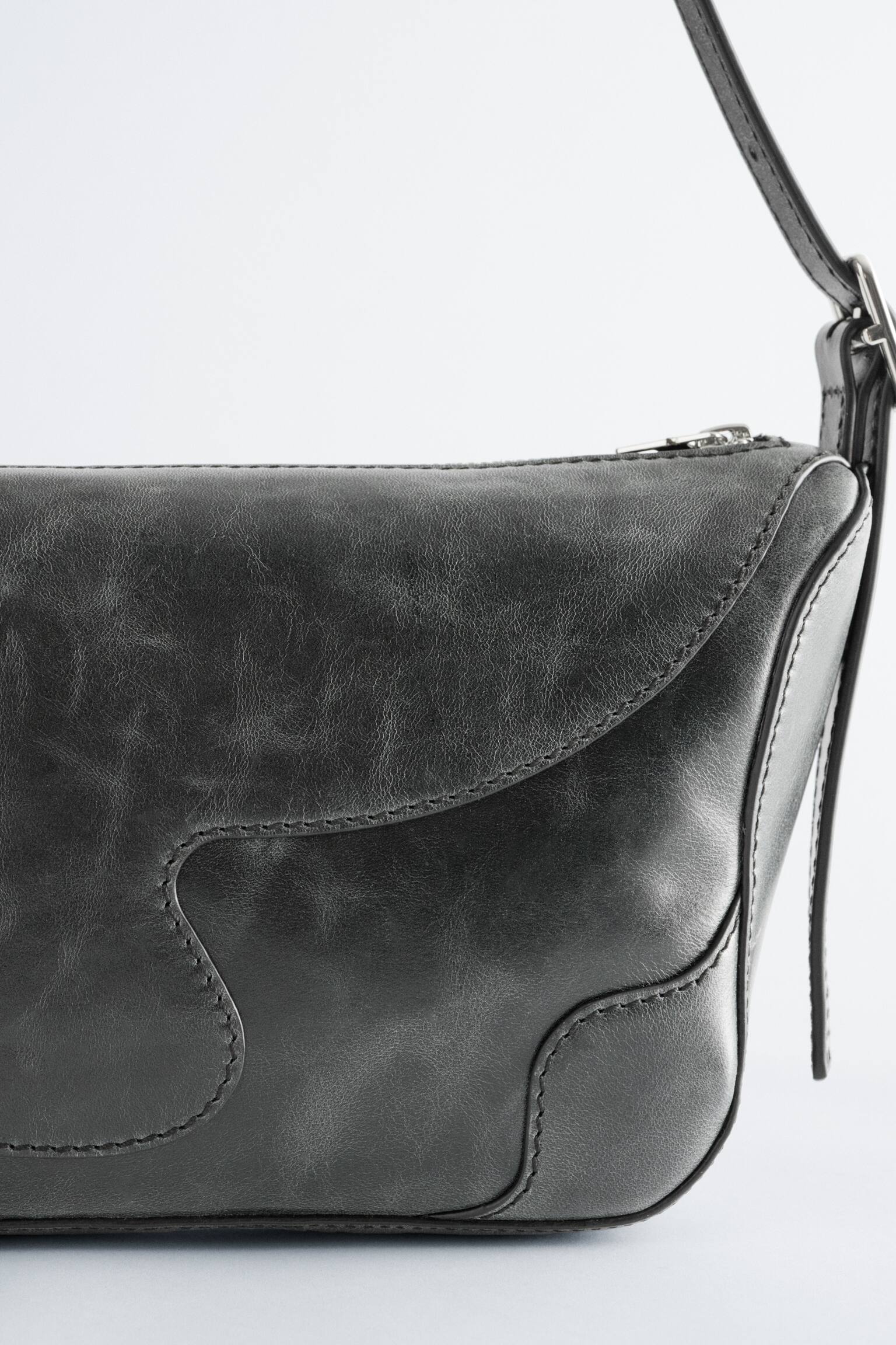 Rektangulær crossbody-taske i læder - Sort læder/Kakigrønt ruskind - 4