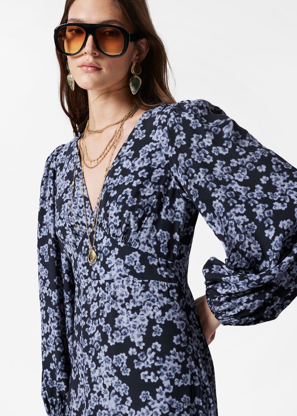 Robe midi à col en V - Motif fleuri bleu - Lookbook
