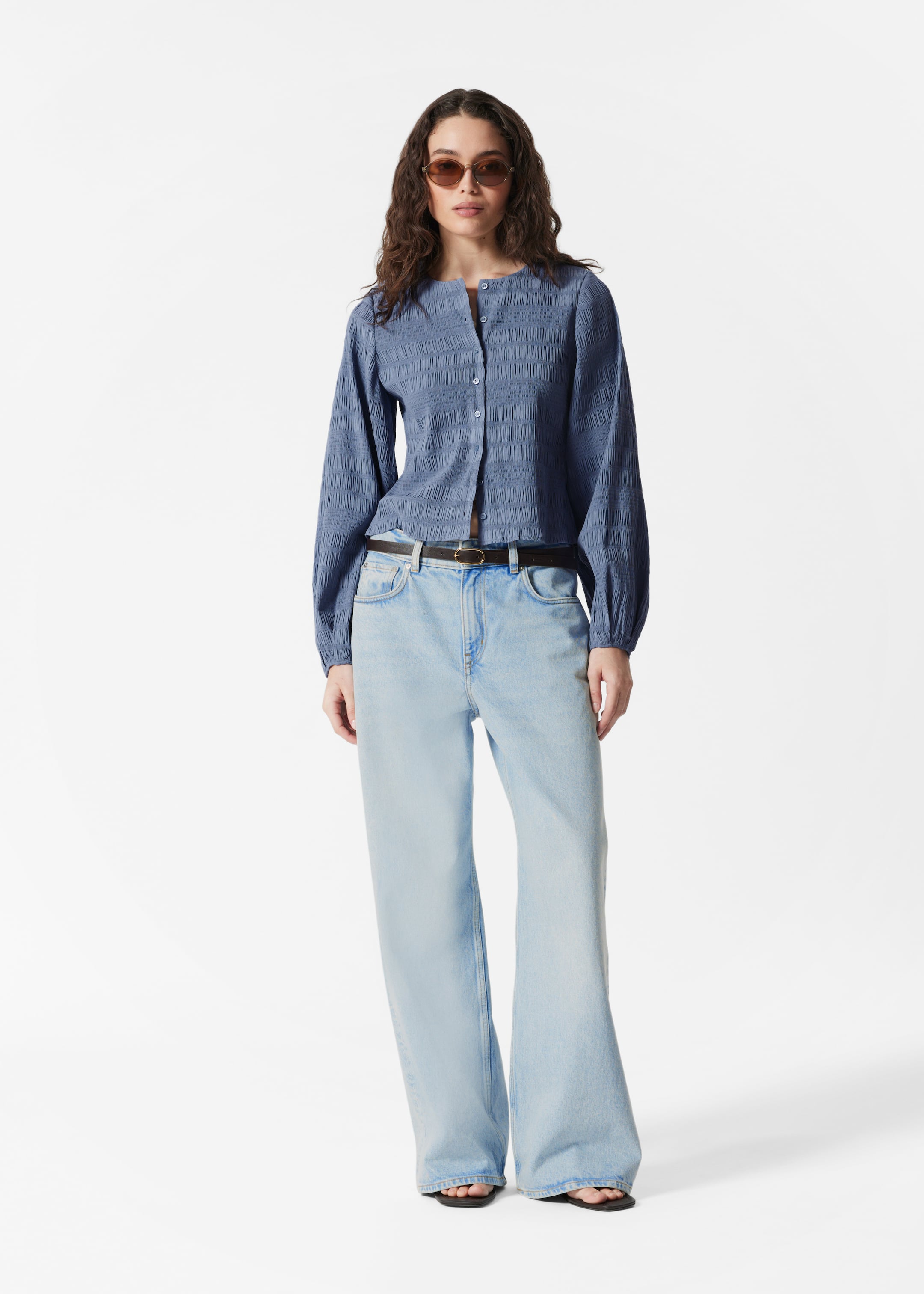 Größeres Bild ansehen: Gesmoktes Oberteil mit Ballonärmeln - Taubenblau - Ladies | H&M DE 2