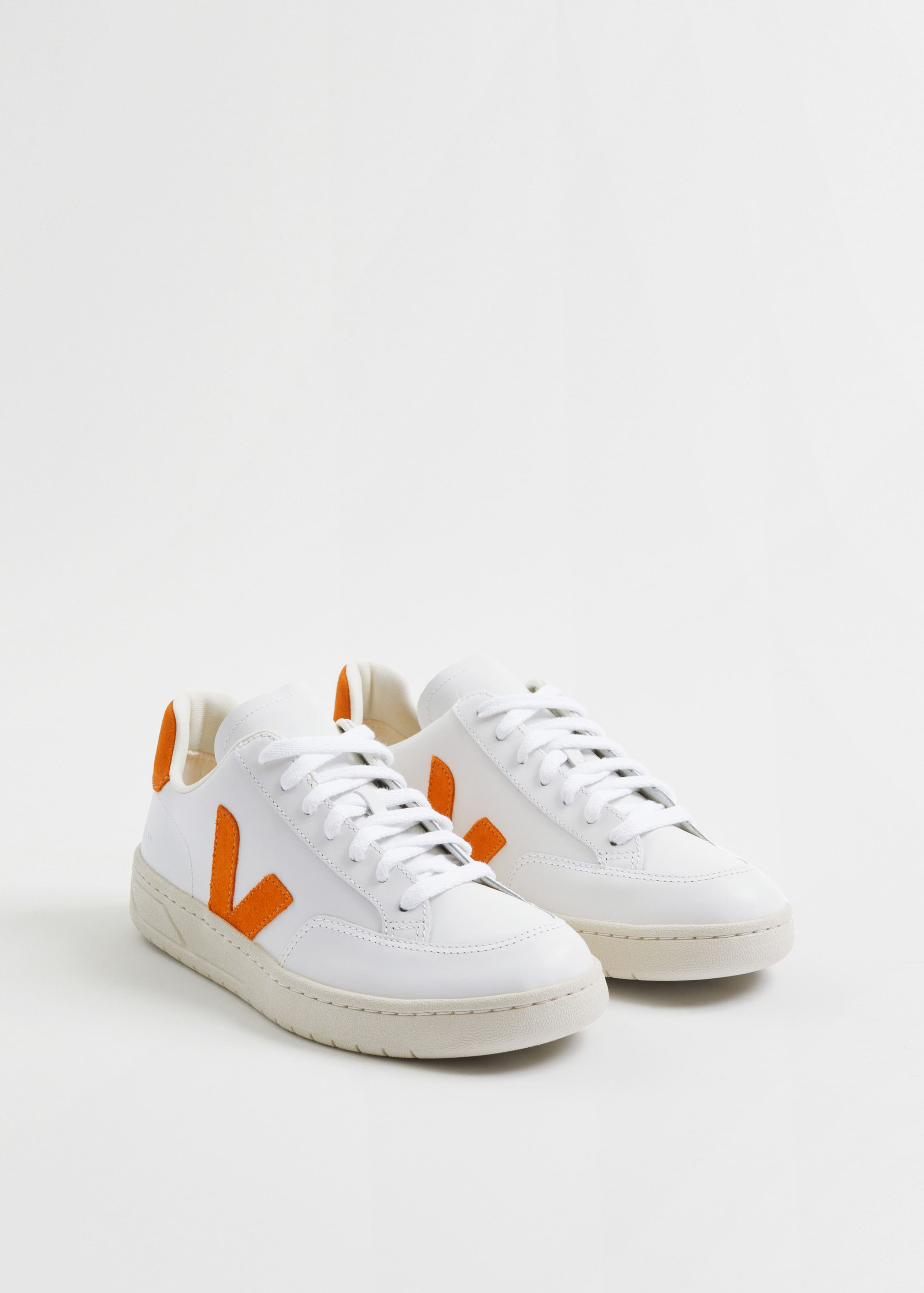 Veja V-12 Sneakers - Orange/White - Bodegón