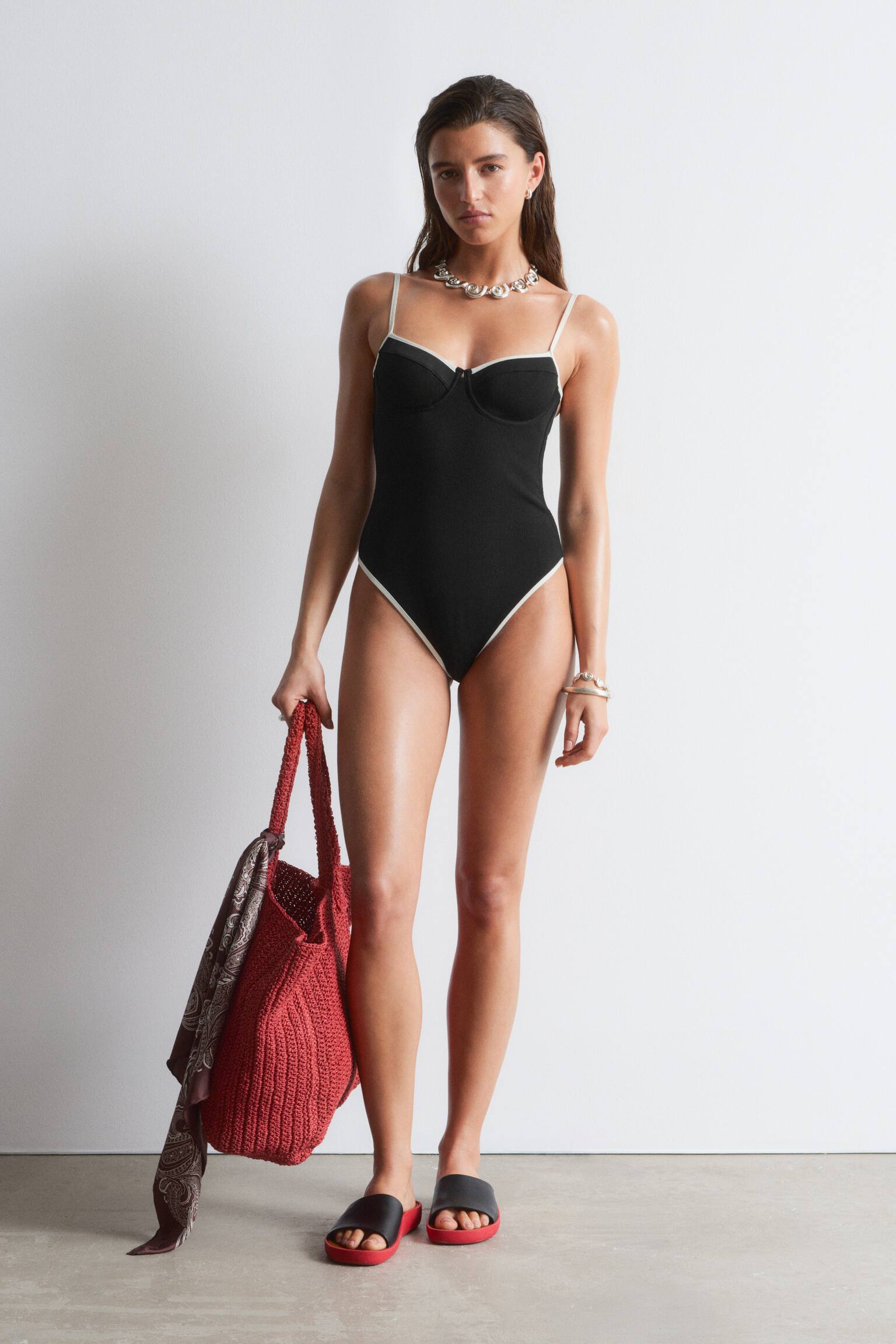 Geribbeld badpak met contrastbies - Zwart/wit - 10