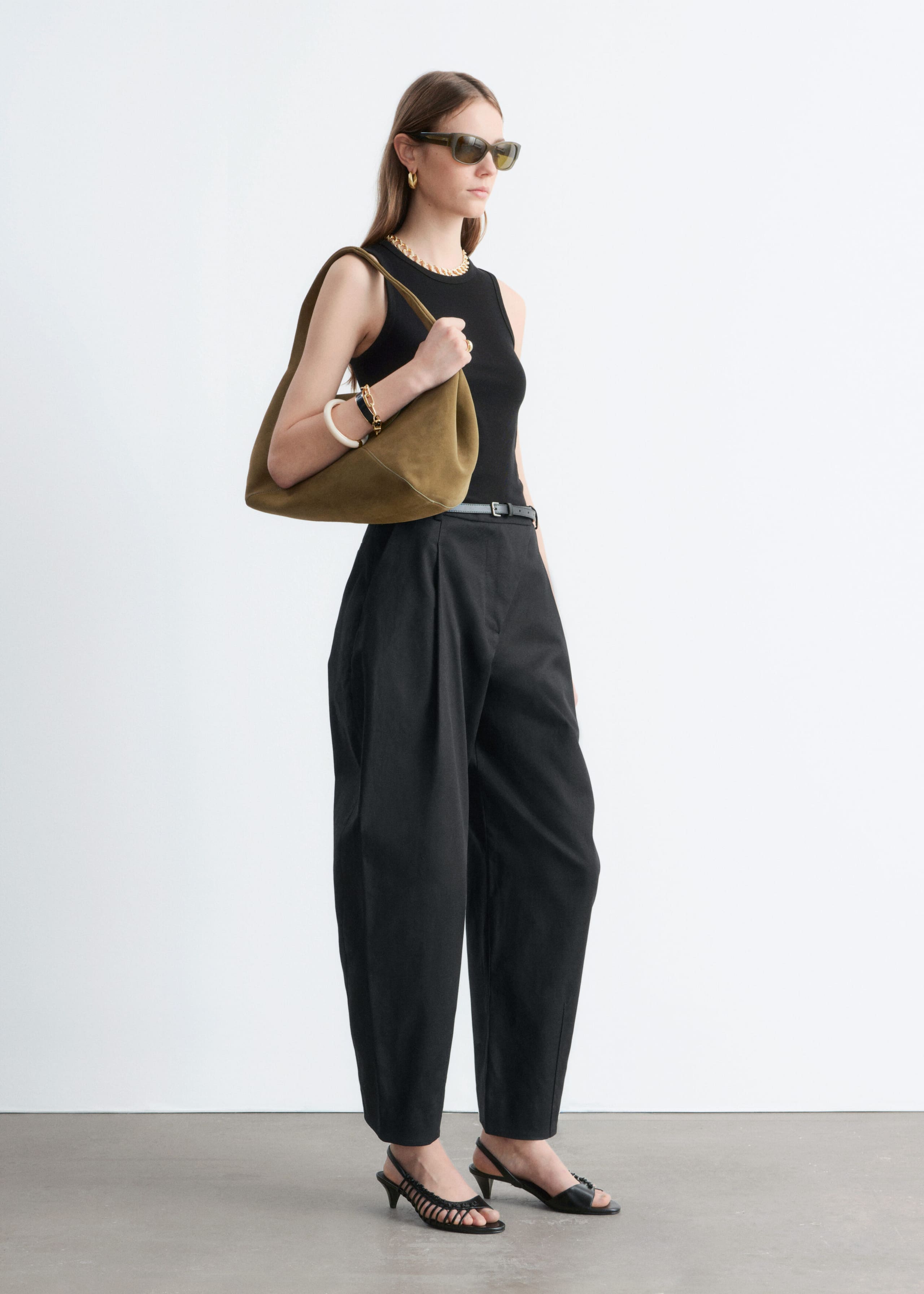 Fitted Tank Top - Black - Lookbook