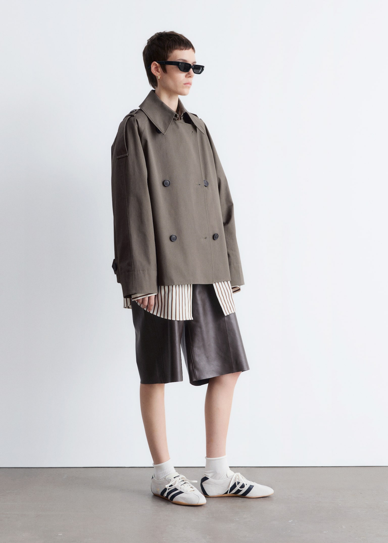 Chaqueta tipo gabardina de doble botonadura - Verde caqui/Beige
