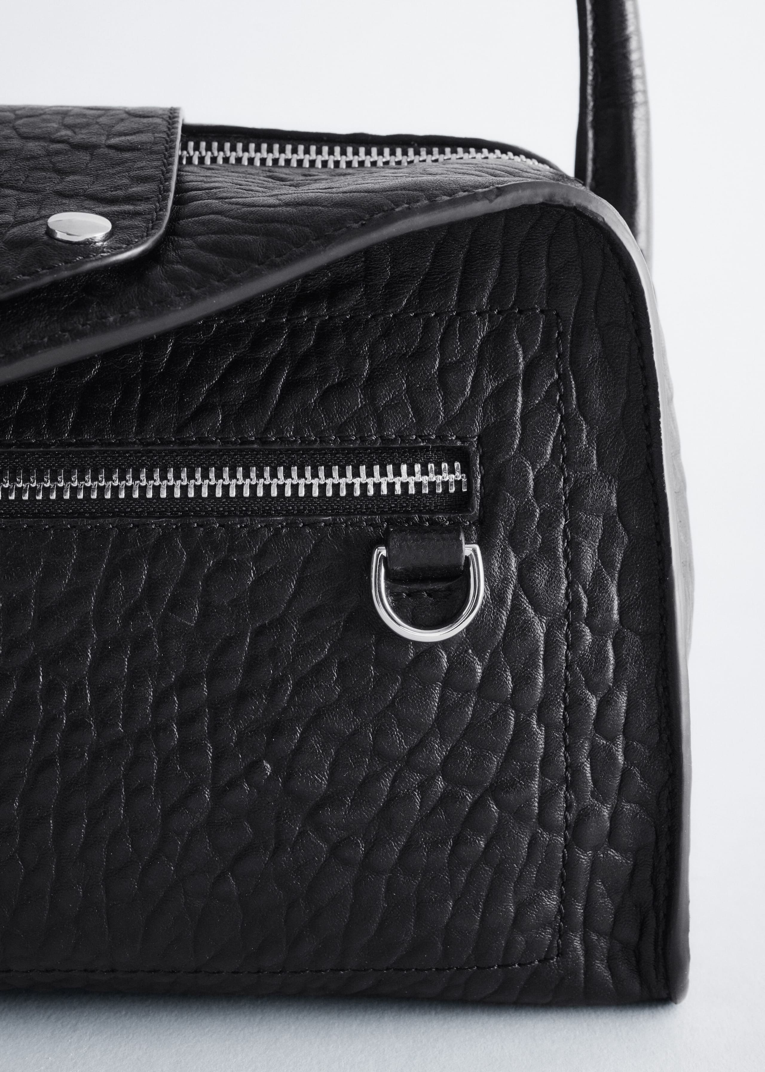 Curved Leather Bag - {{variantName}} - Descriptive Detail
