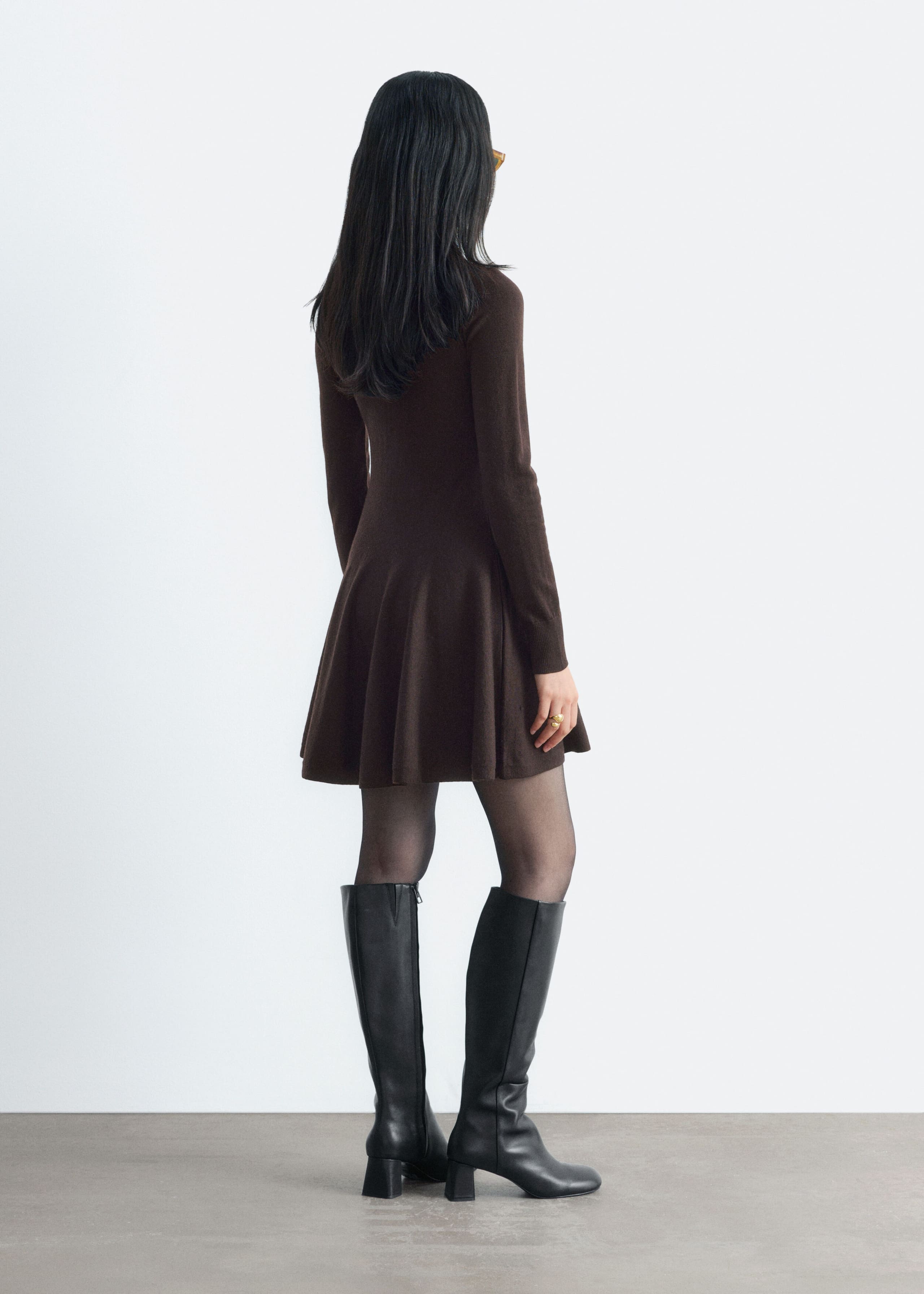 Gestricktes Hemdblusenkleid - Dark Brown - Lookbook
