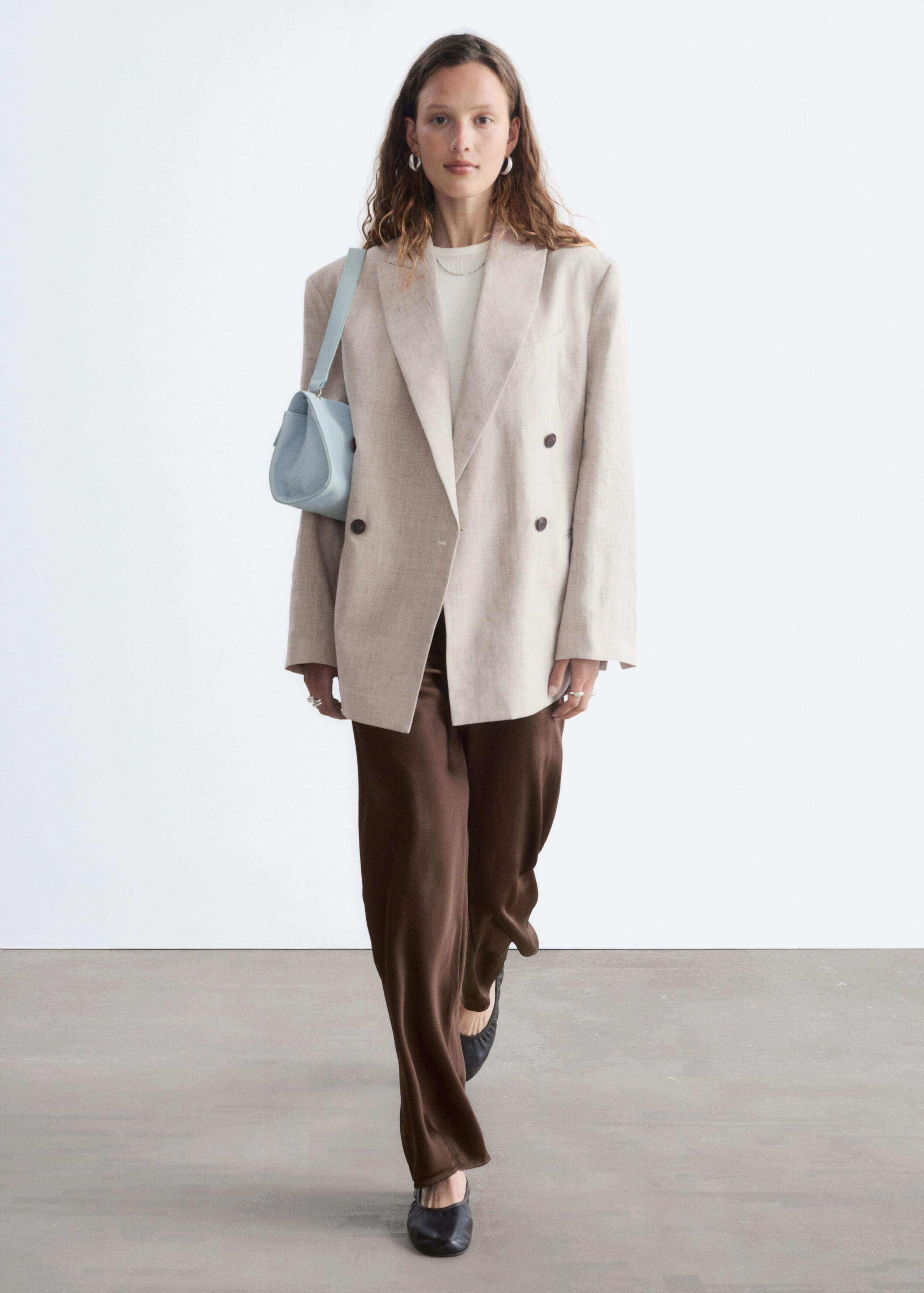 Kavaj i bomulls- och linneblandning – lös passform – Ljusbeige – lookbook