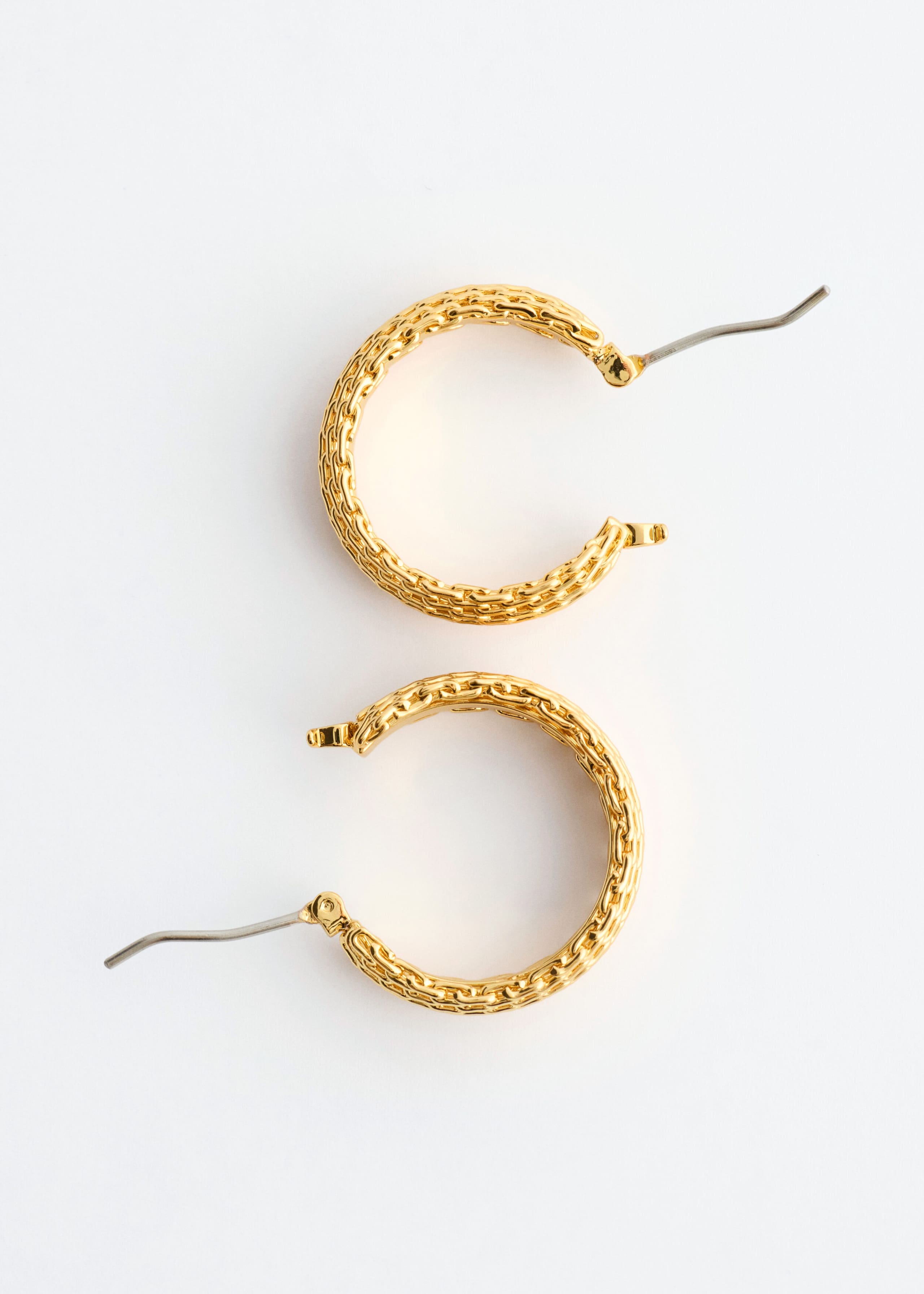 Chain-Inspired Brass Hoops - {{variantName}} - Descriptive Detail