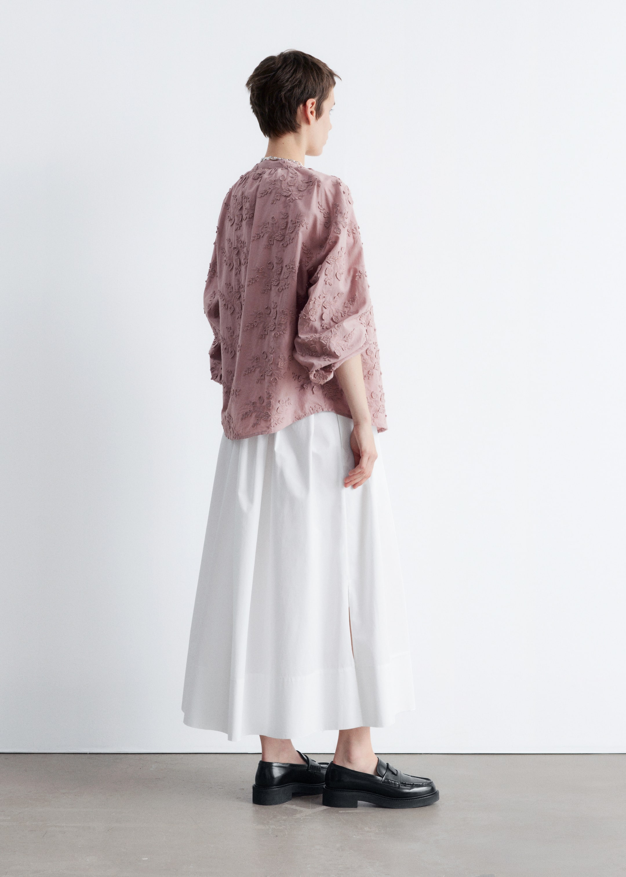Größeres Bild anzeigen: Voluminöse Bluse mit Blumenapplikation - Altrosa Stickerei - Ladies | H&M AT 6