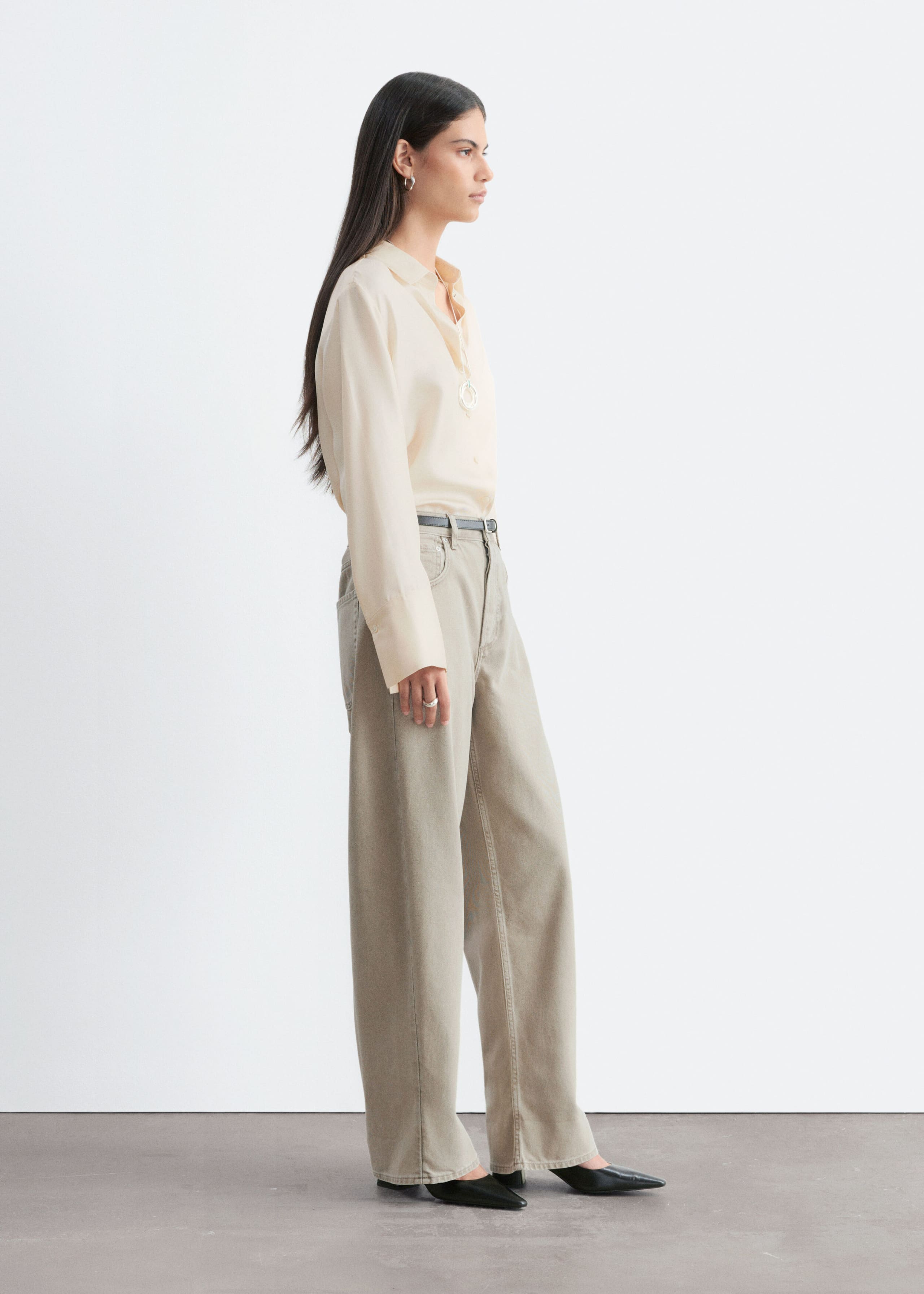 Barrel-Leg Jeans - Light Khaki - Lookbook