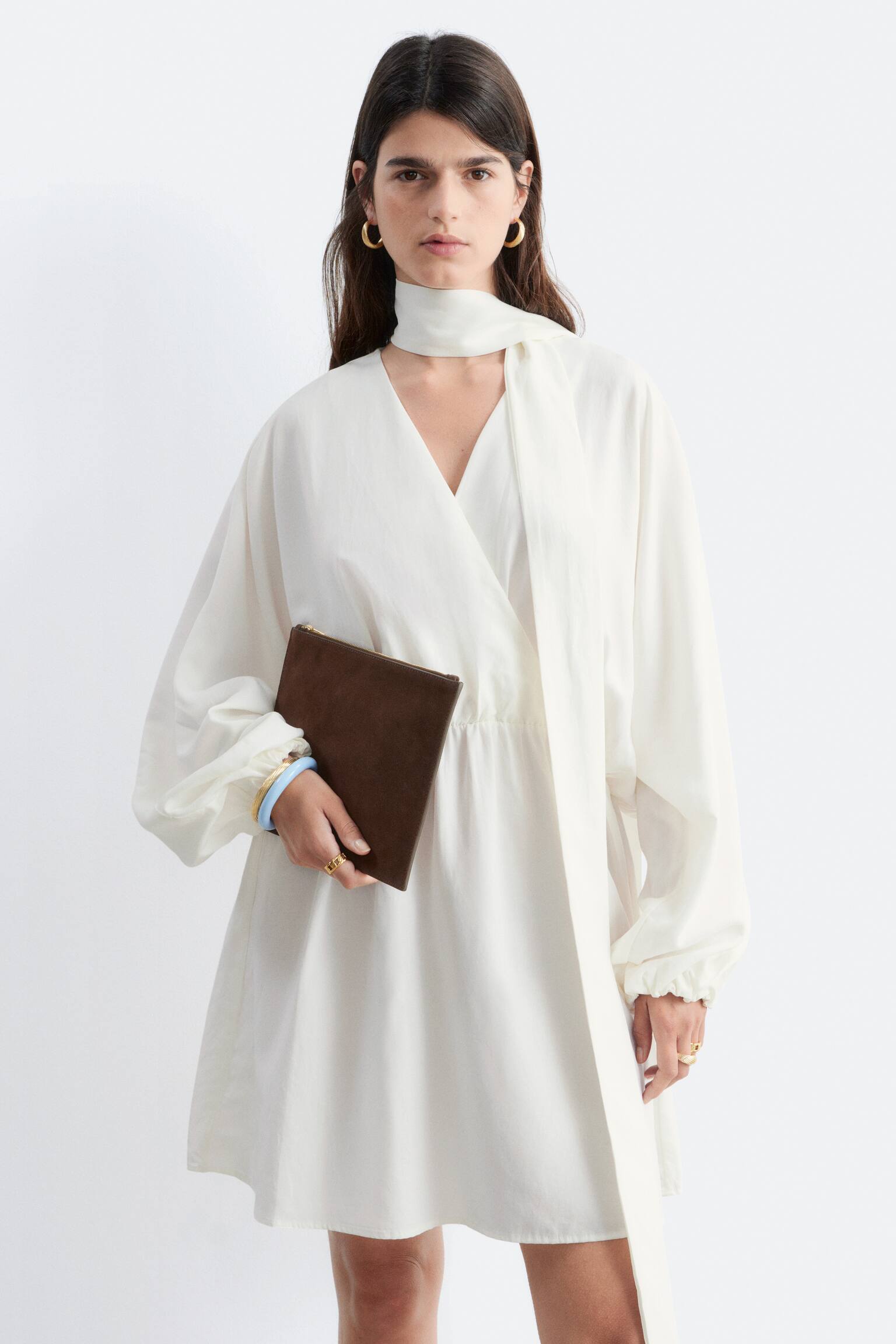 Miniklänning med omlott och scarf-detalj - Vit/Svart - 4