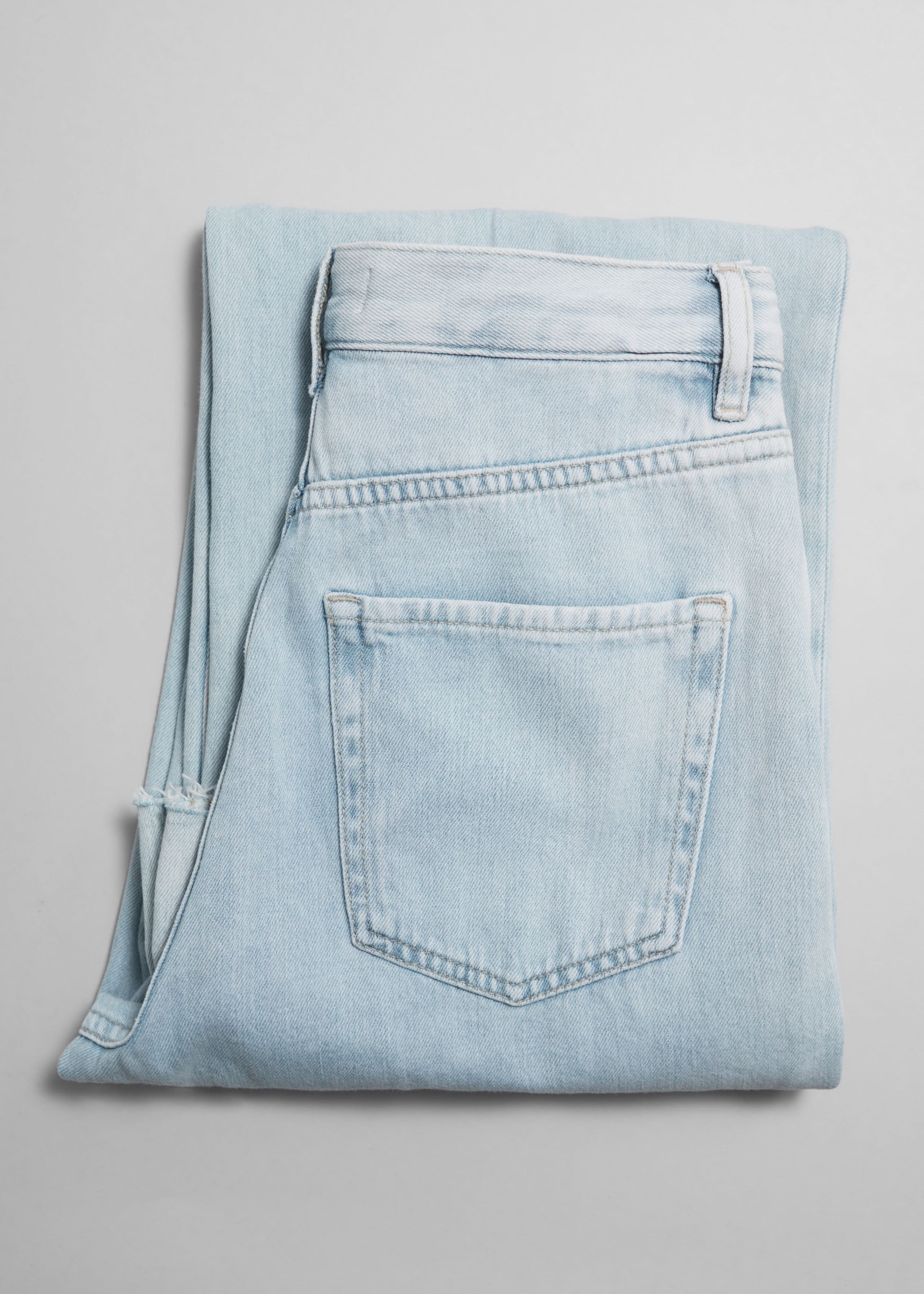 High-Waist Straight-Leg Jeans - {{variantName}} - Descriptive Detail