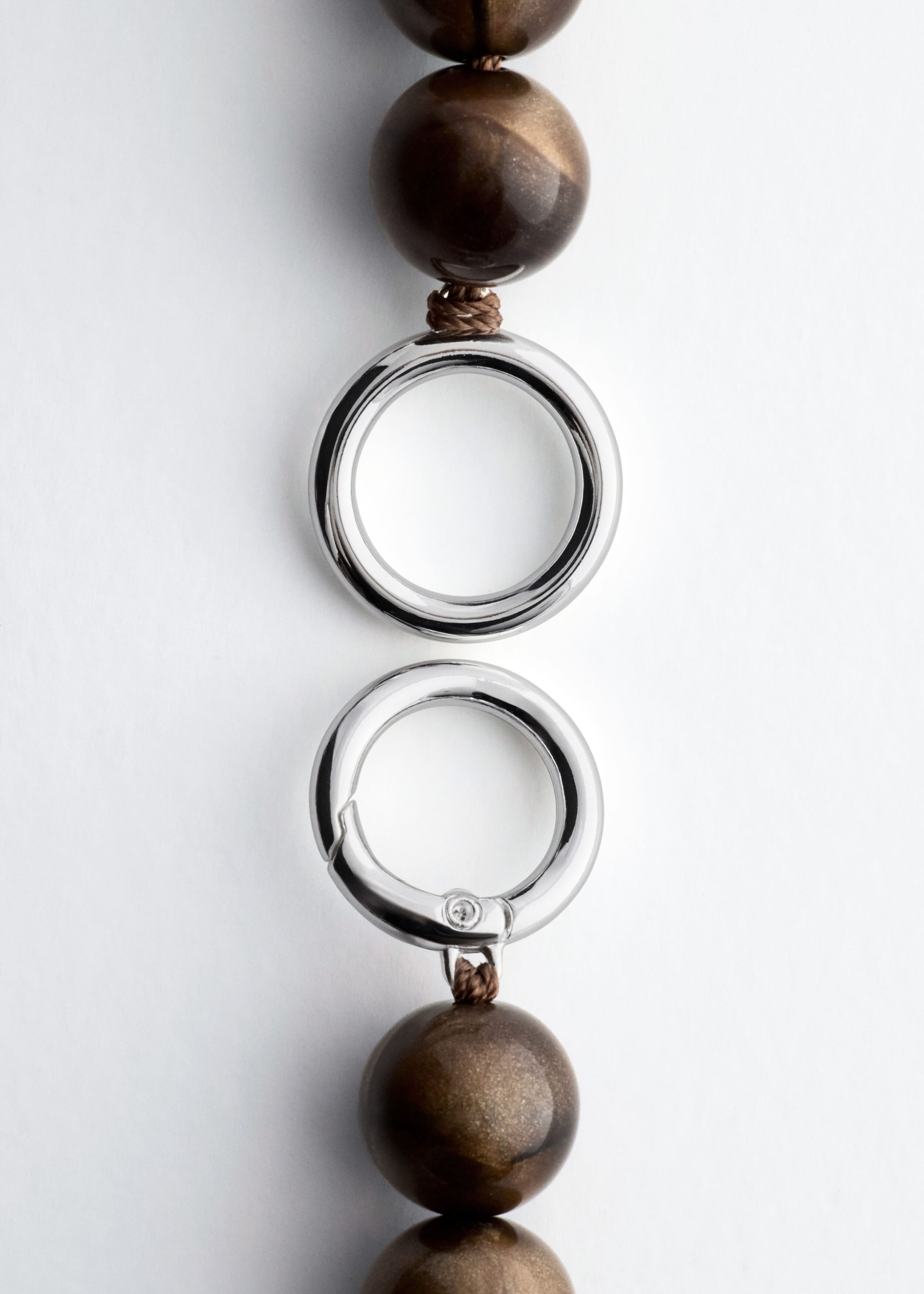 Collana corta con perle di pietra - {{variantName}} - Descrizione dettagliata