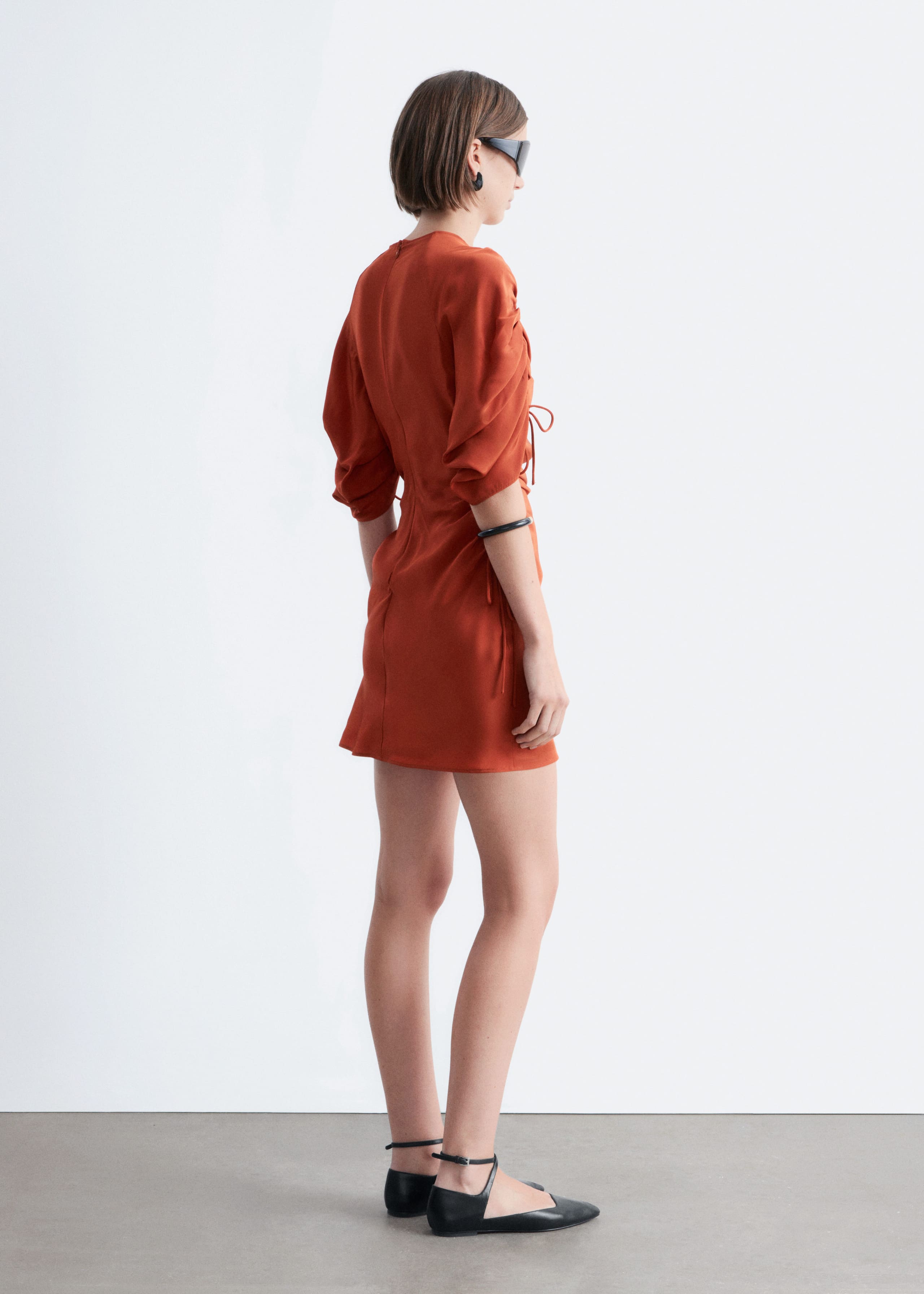 Image of Skulpturales Minikleid mit Raffungen