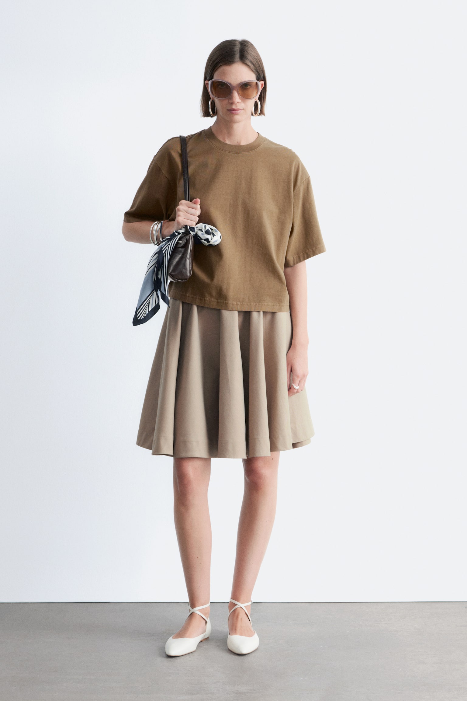 טי-שירט בגזרה מרובעת - חום/White/אפור/שחור - 1