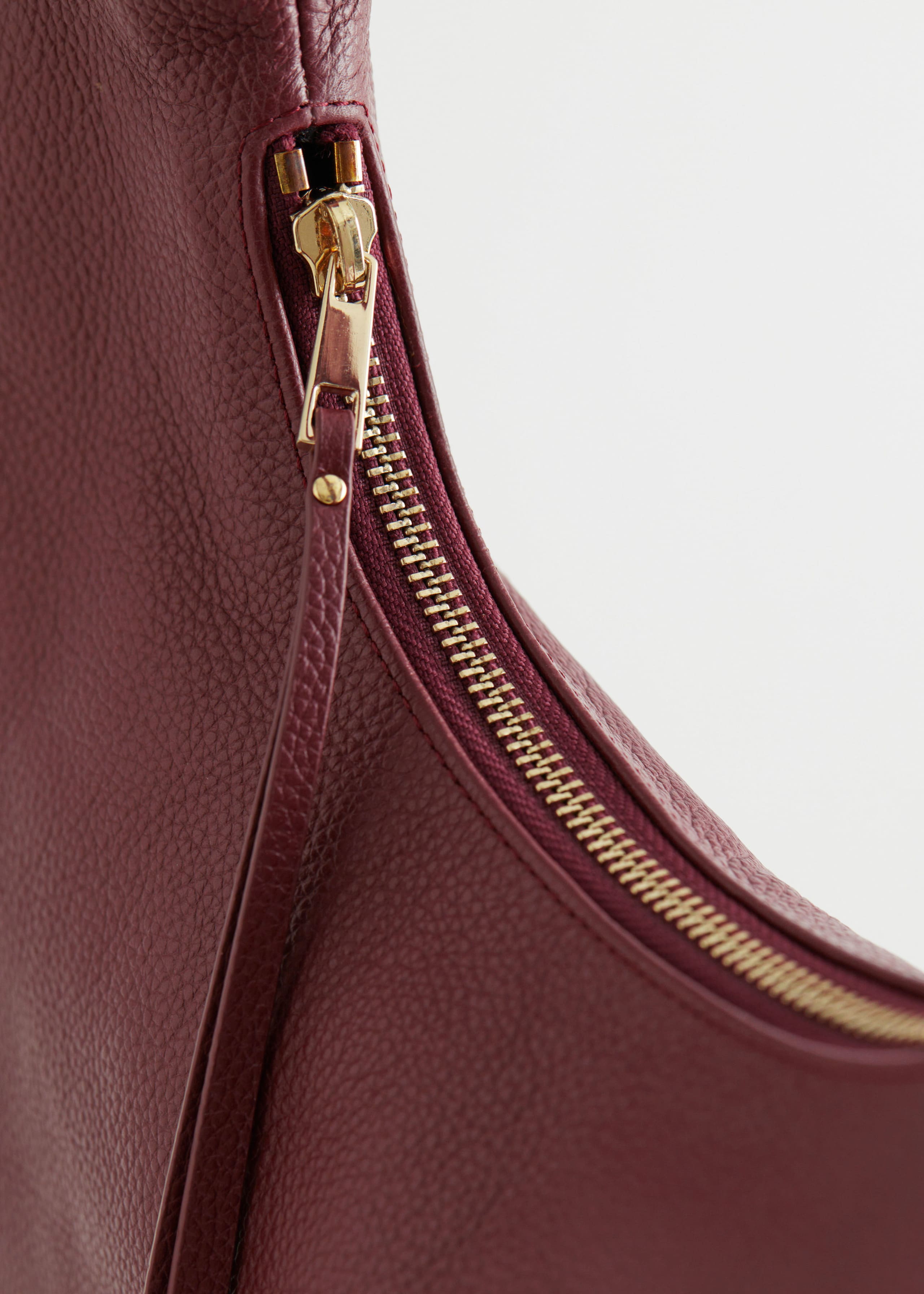 Grainy Leather Shoulder Bag - {{variantName}} - Descriptive Detail