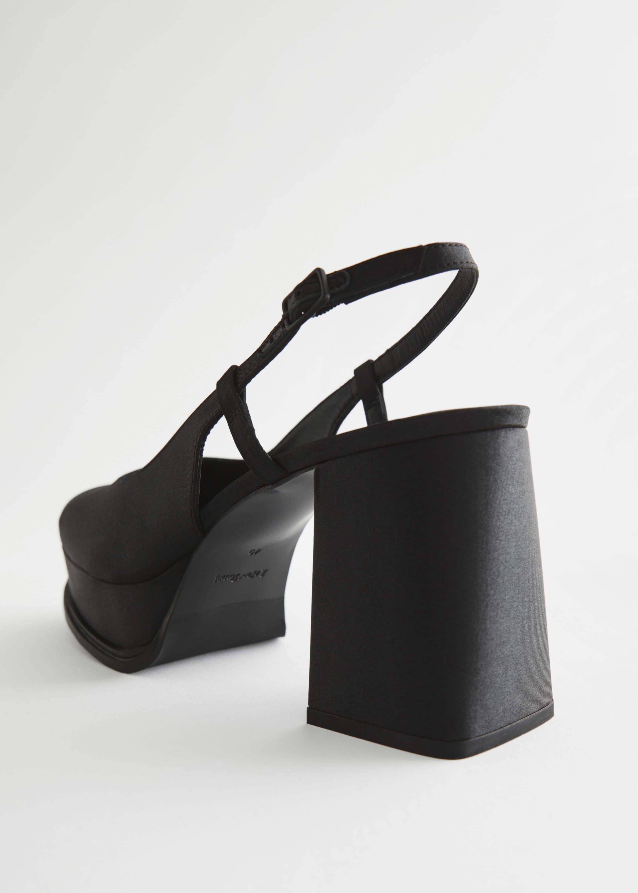 SatinPlatformSandals - {{variantName}} - Descrizione dettagliata