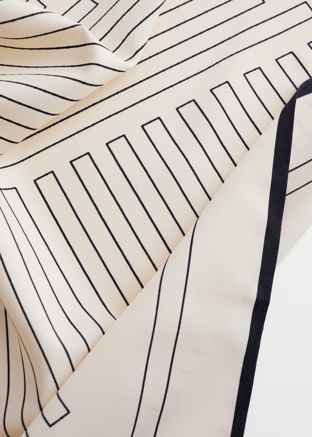 Foulard grafico - {{variantName}} - Descrizione dettagliata