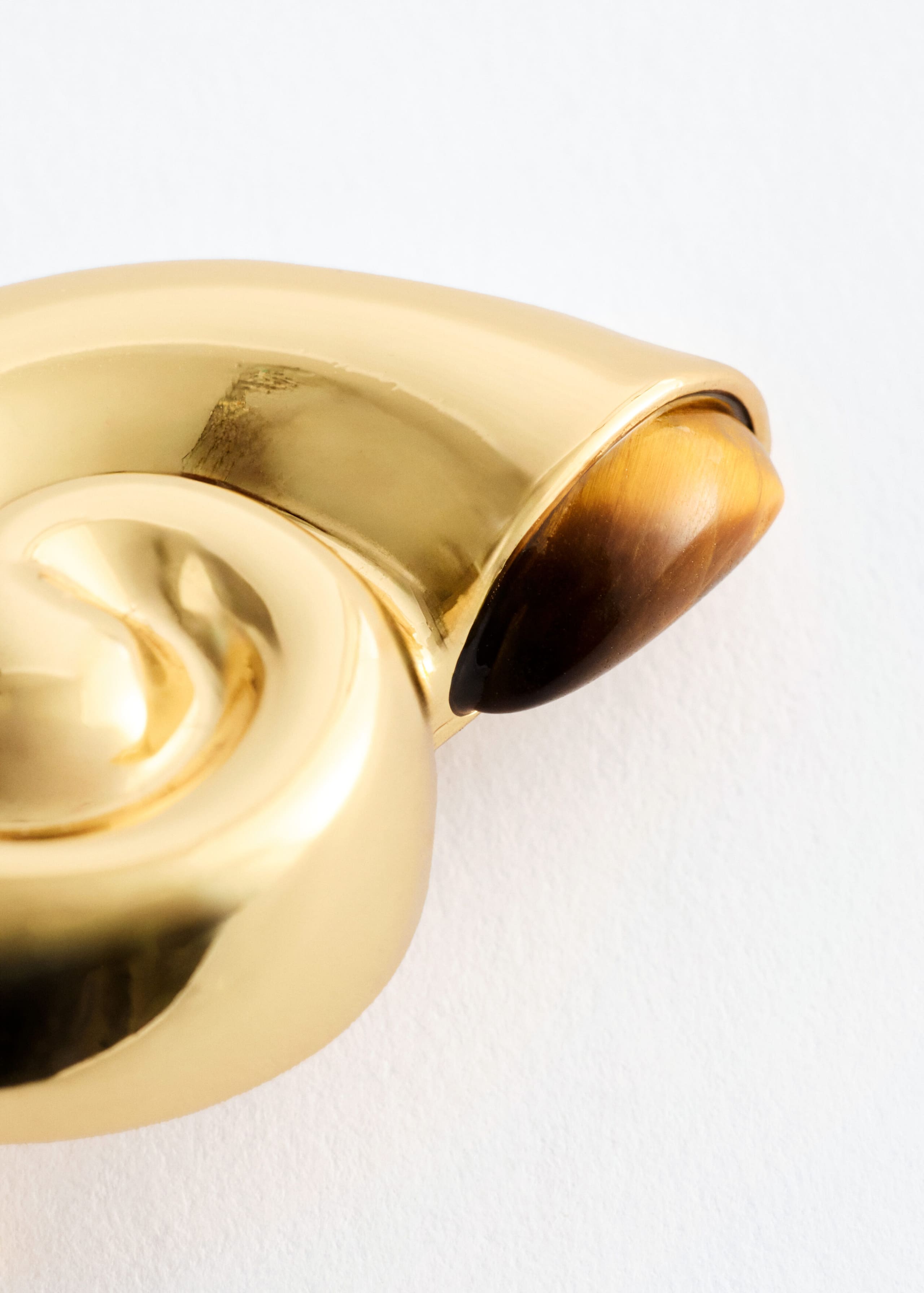 Gold-Plated Shell Earrings - {{variantName}} - Descriptive Detail