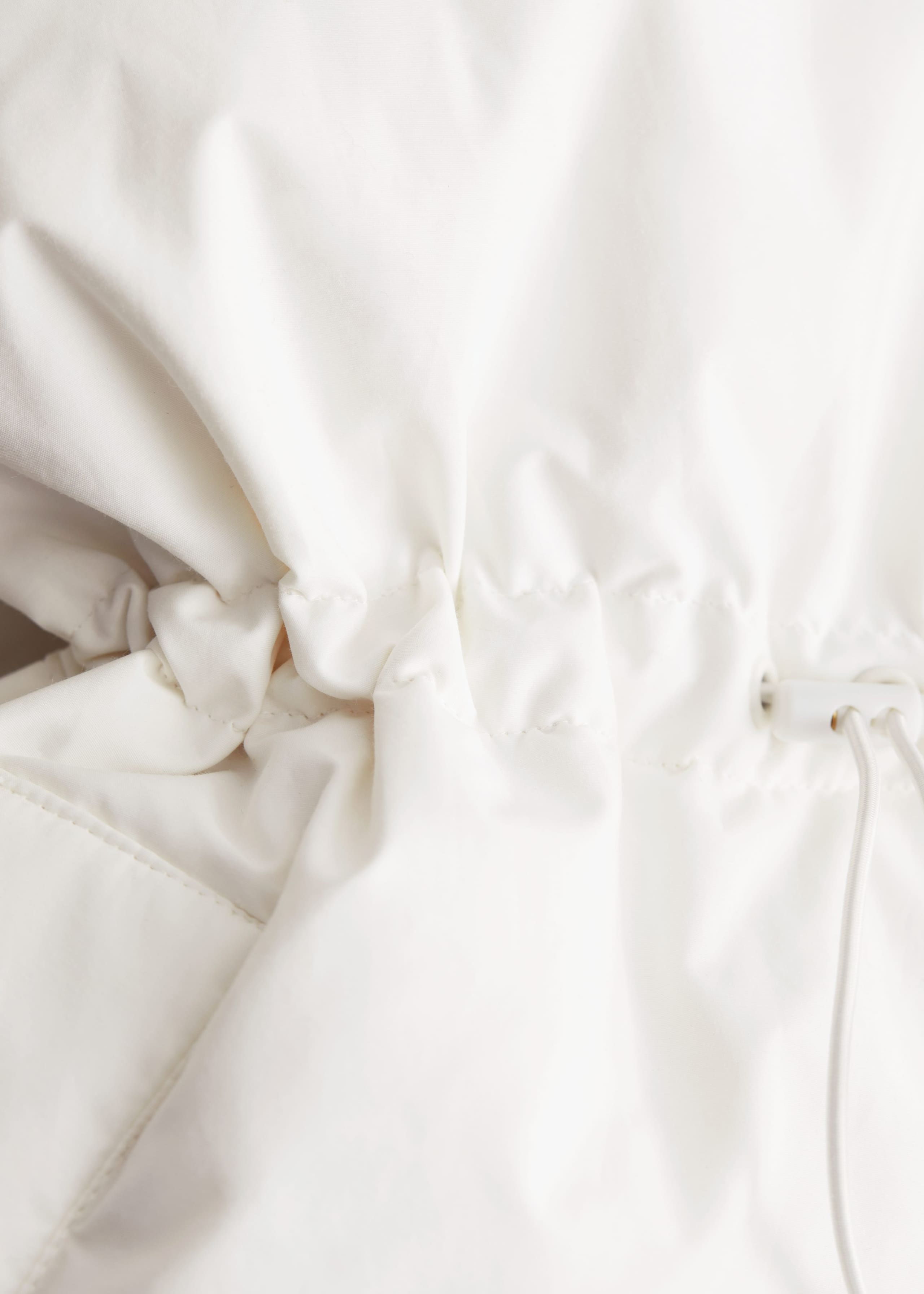 OversizedHoodedDownPufferJacket - {{variantName}} - Detalle descriptivo