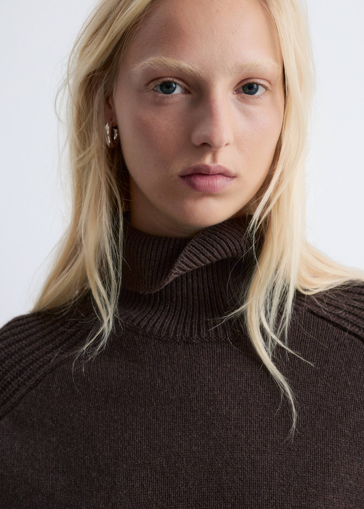 Boxy Turtleneck Jumper - Dark Brown/Dark Blue/Dark Grey - 6