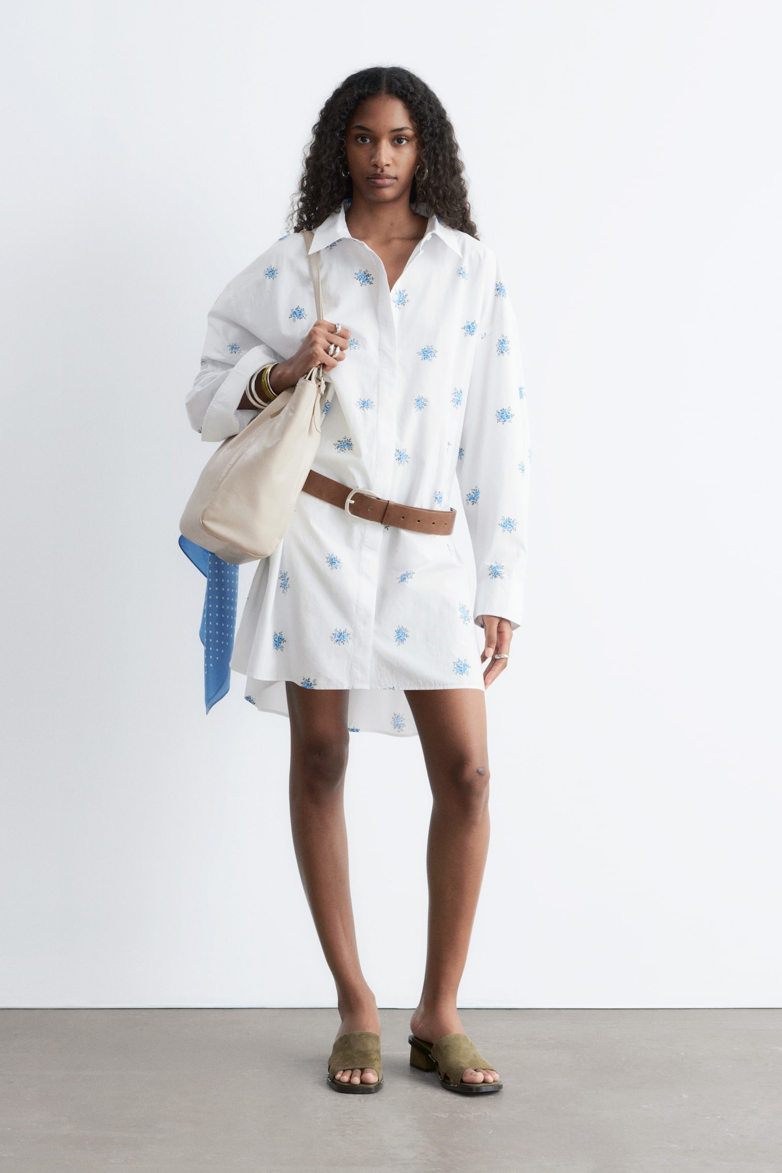 Robe-chemise courte oversize - Blanc / Motif floral bleu/Rayures fines gris/blanc - 1