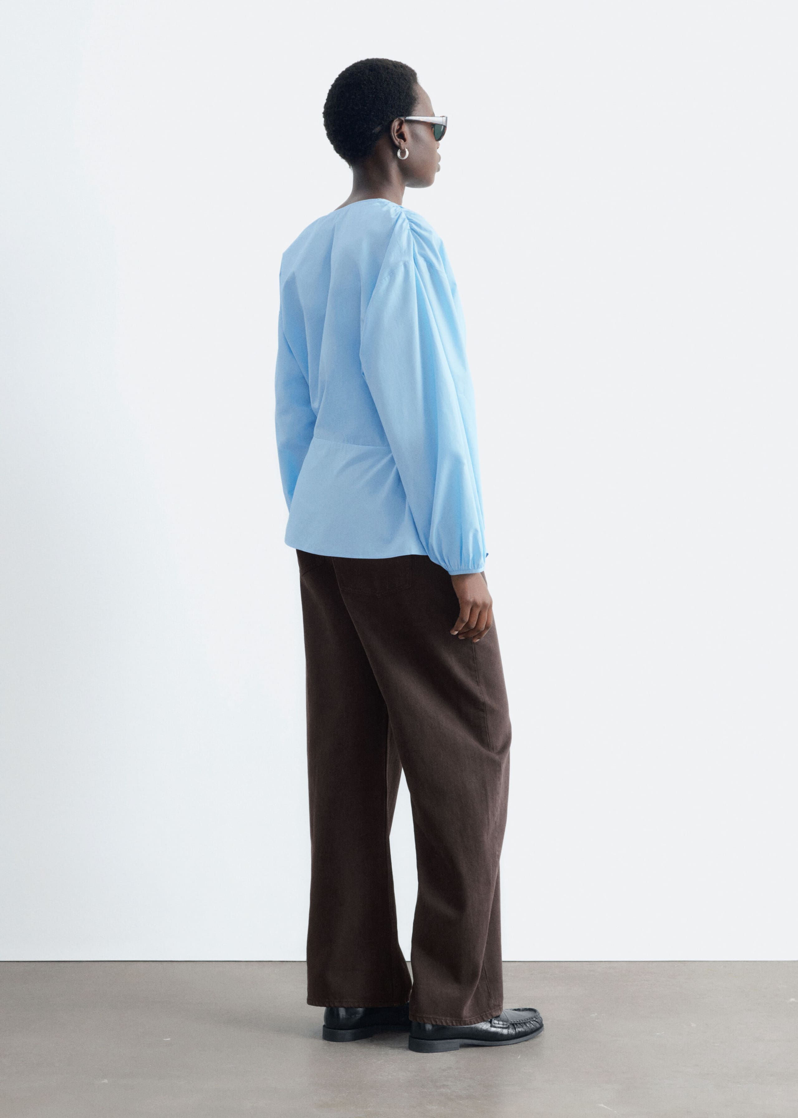 Katoenen blouse met overslag - Wit - Lookbook