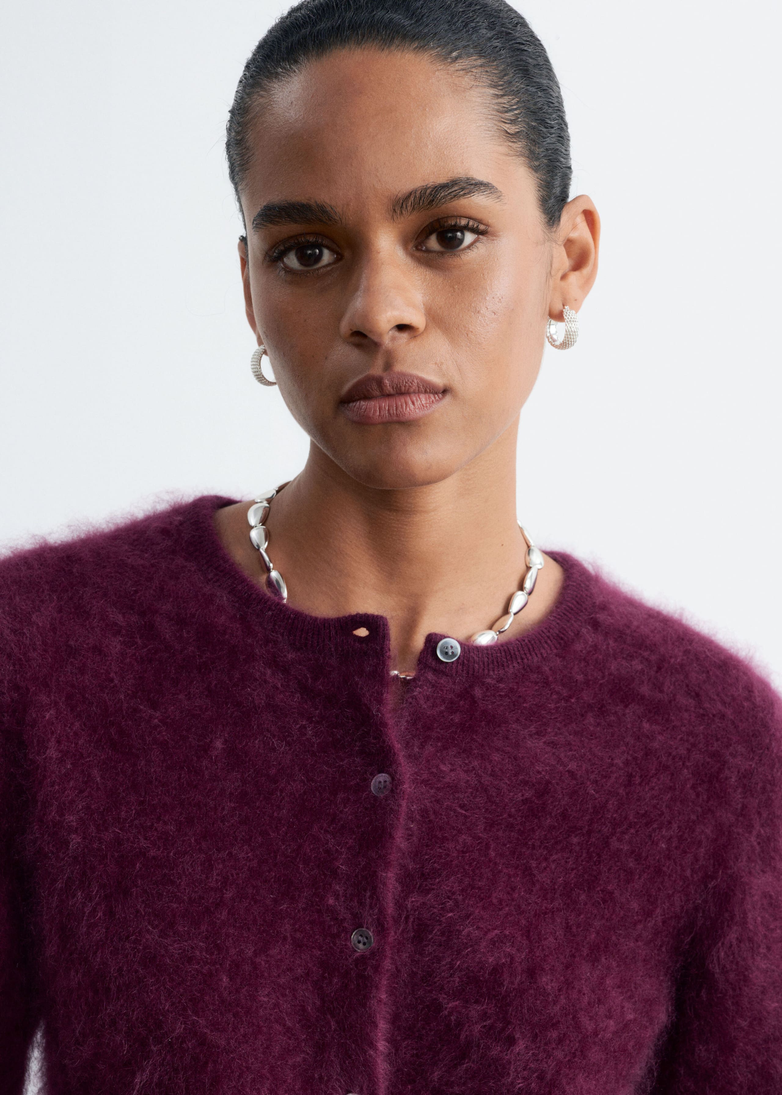 Strickjacke aus gebürstetem Kaschmir - Dunkelrot - Stillleben