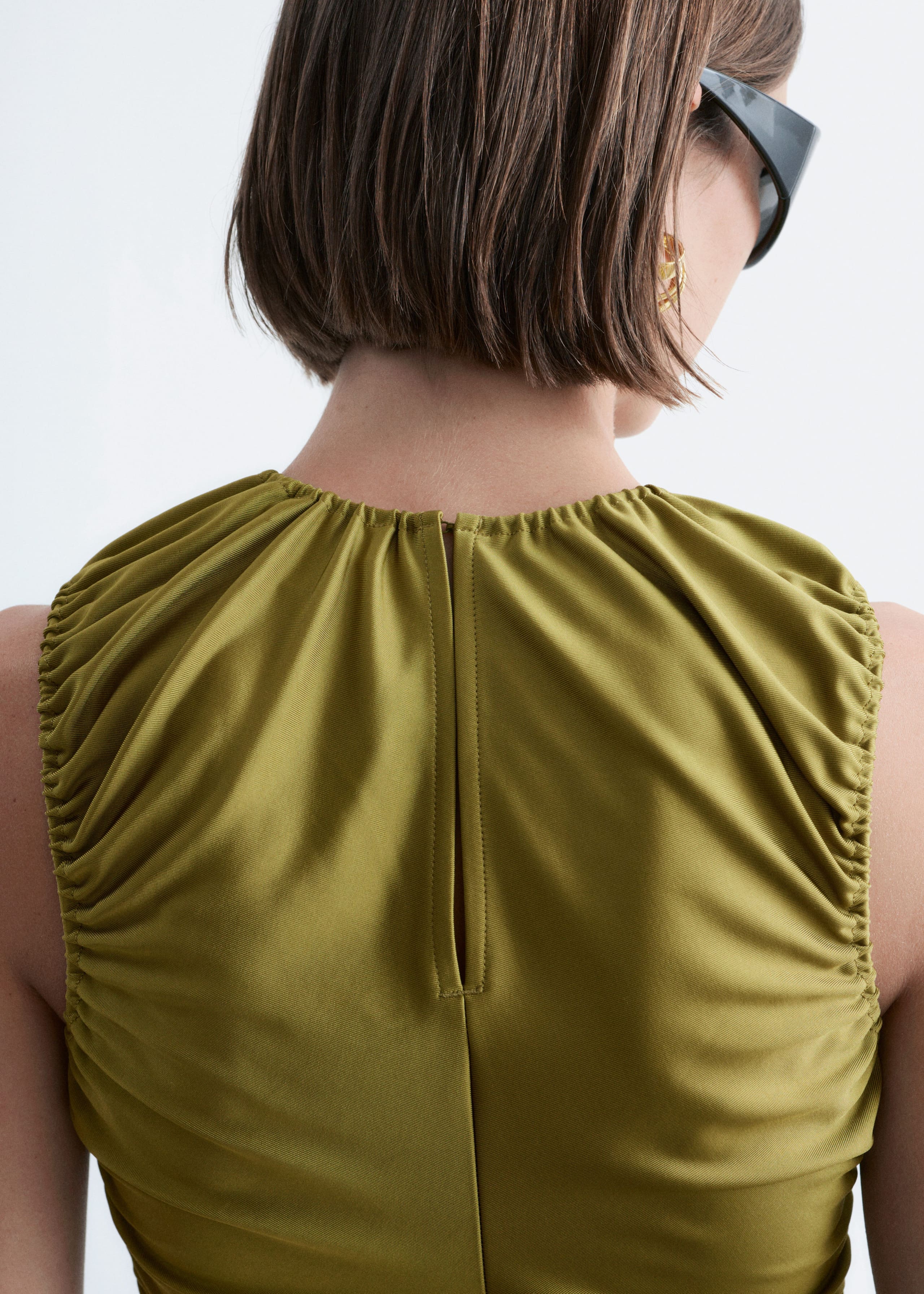 Image of Gerafftes Oberteil mit Schlüssellochdetail