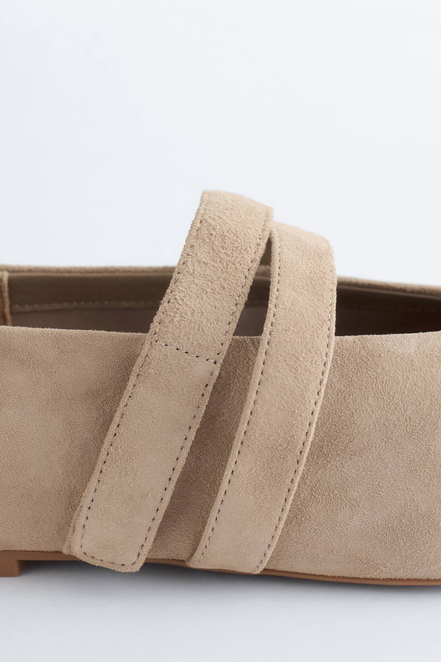 Cross-Strap Leather Ballet Flats - זמש בז'/Black Leather - 6