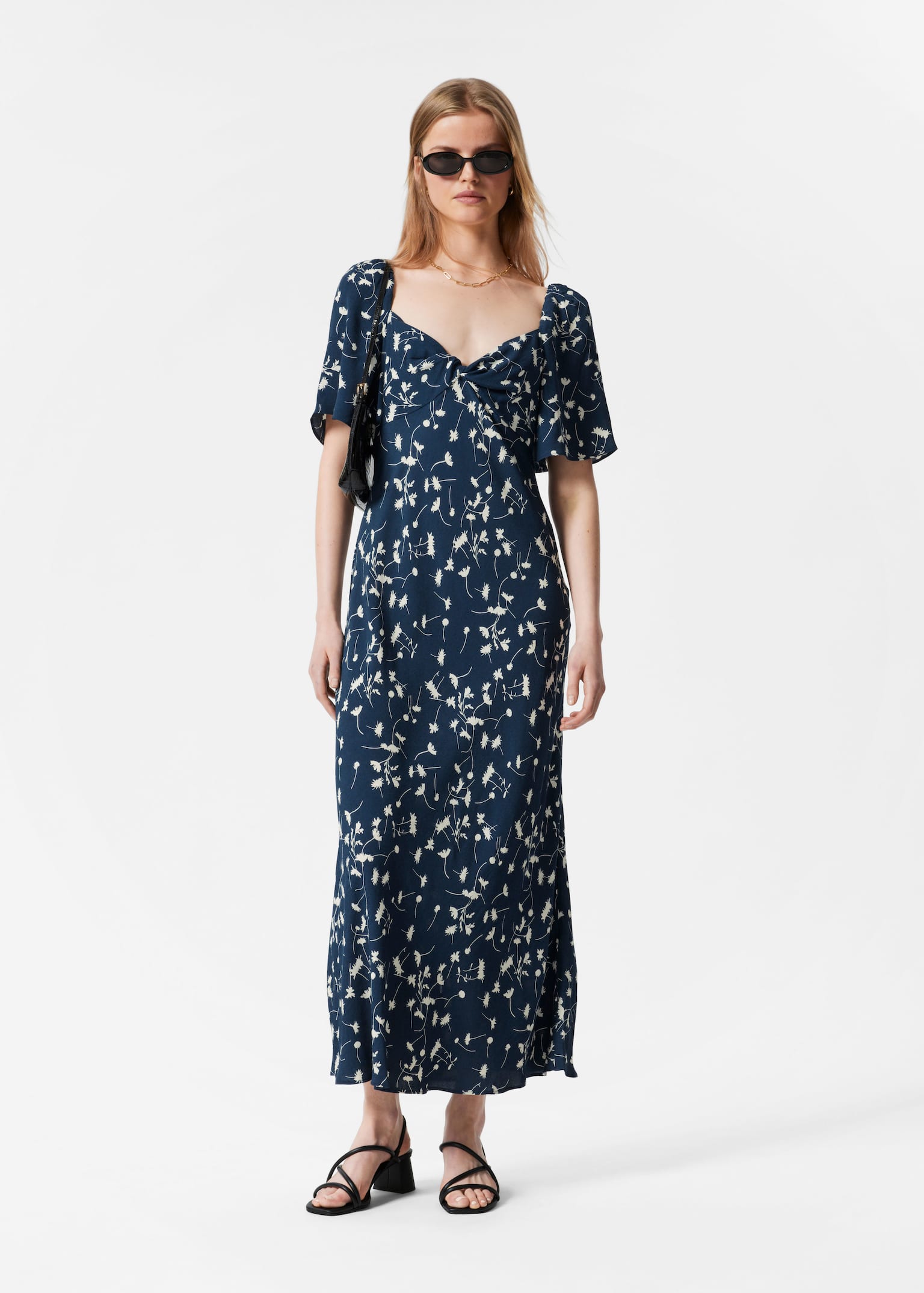 Abito midi con maniche svolazzanti - Motivo a fiori blu navy/bianco/Azzurro a pois/Motivo floreale verde/pesca