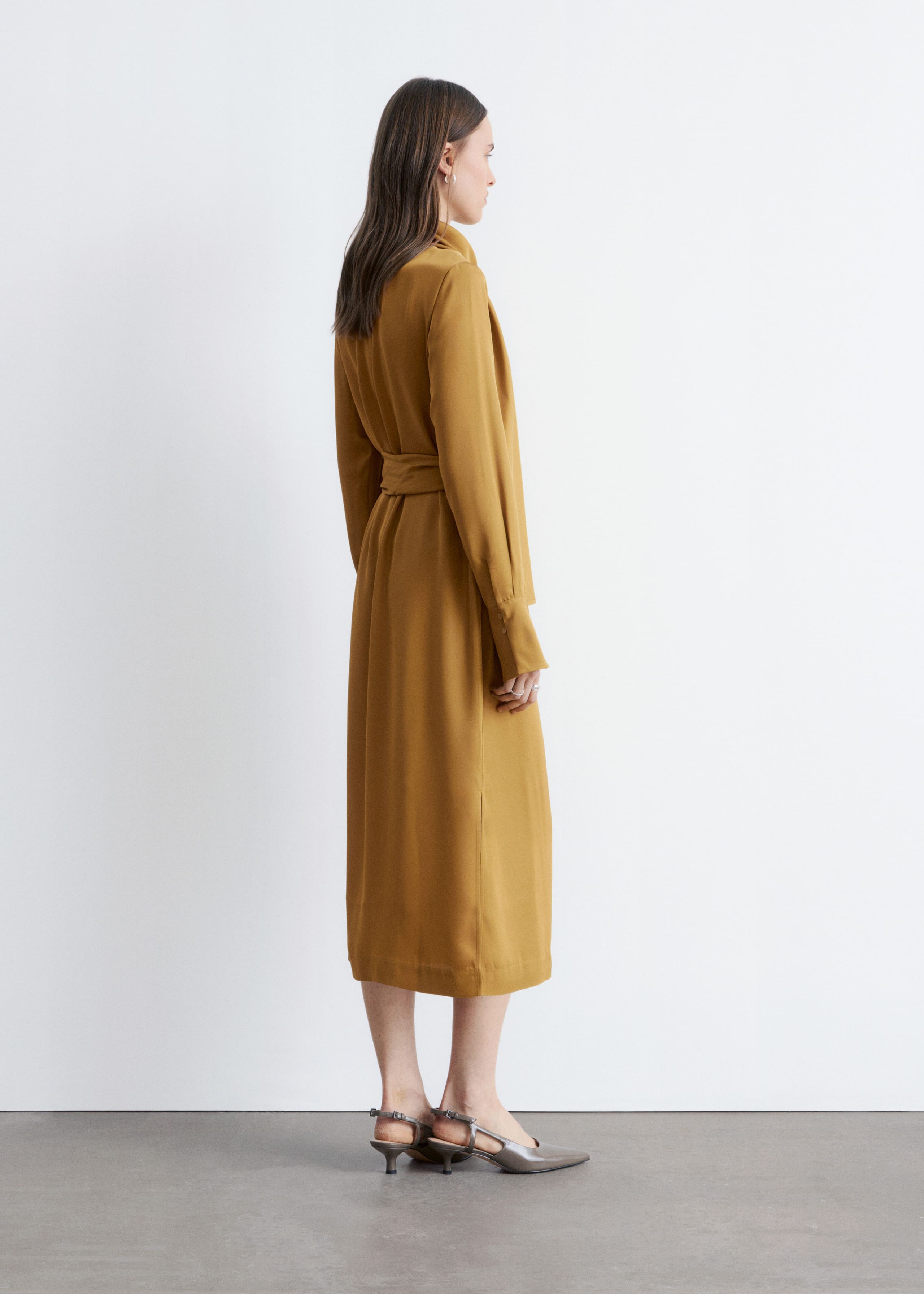 Image of Robe midi à écharpe