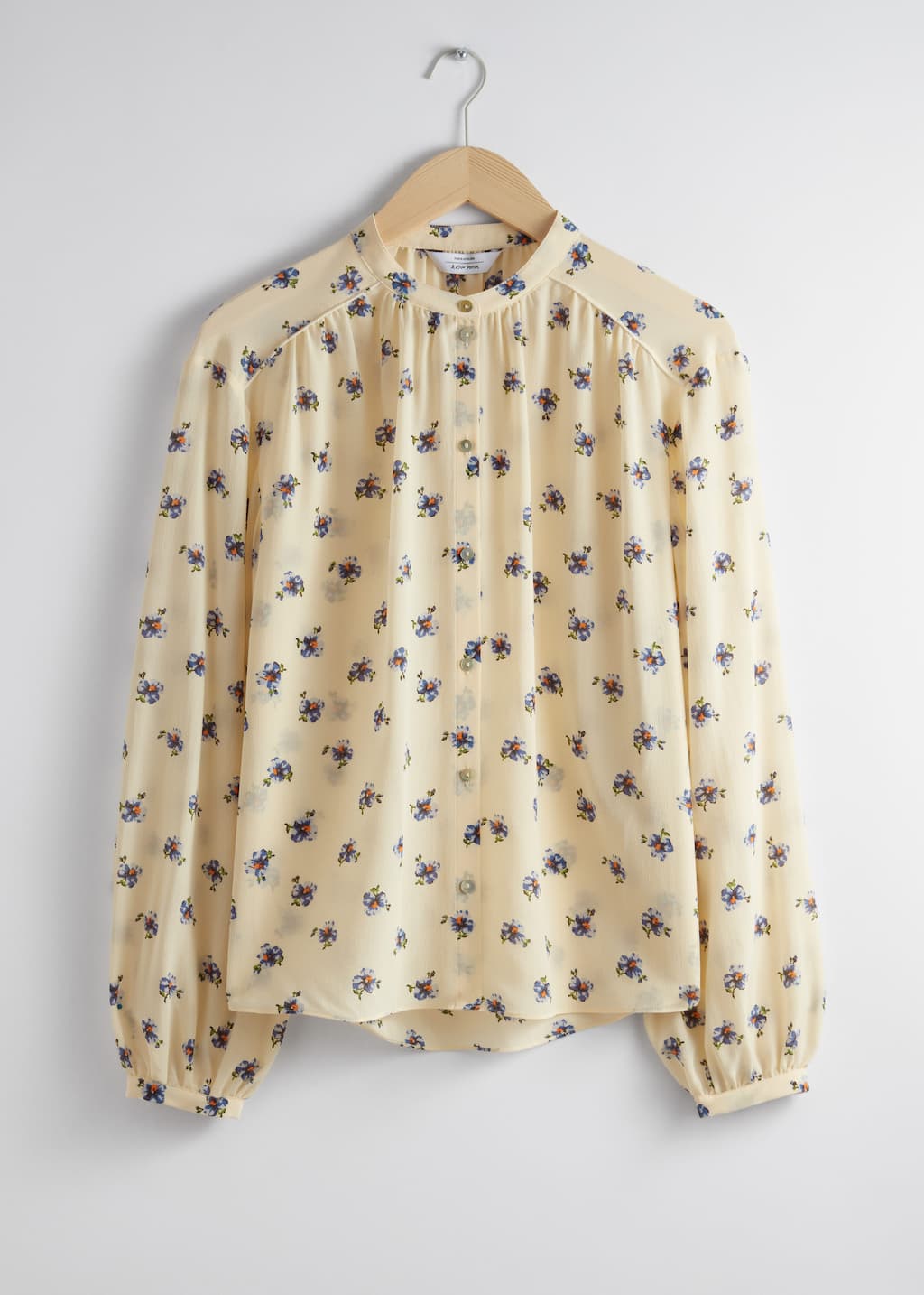 Lockere Seidenbluse - Beige/Herzmuster - Stillleben