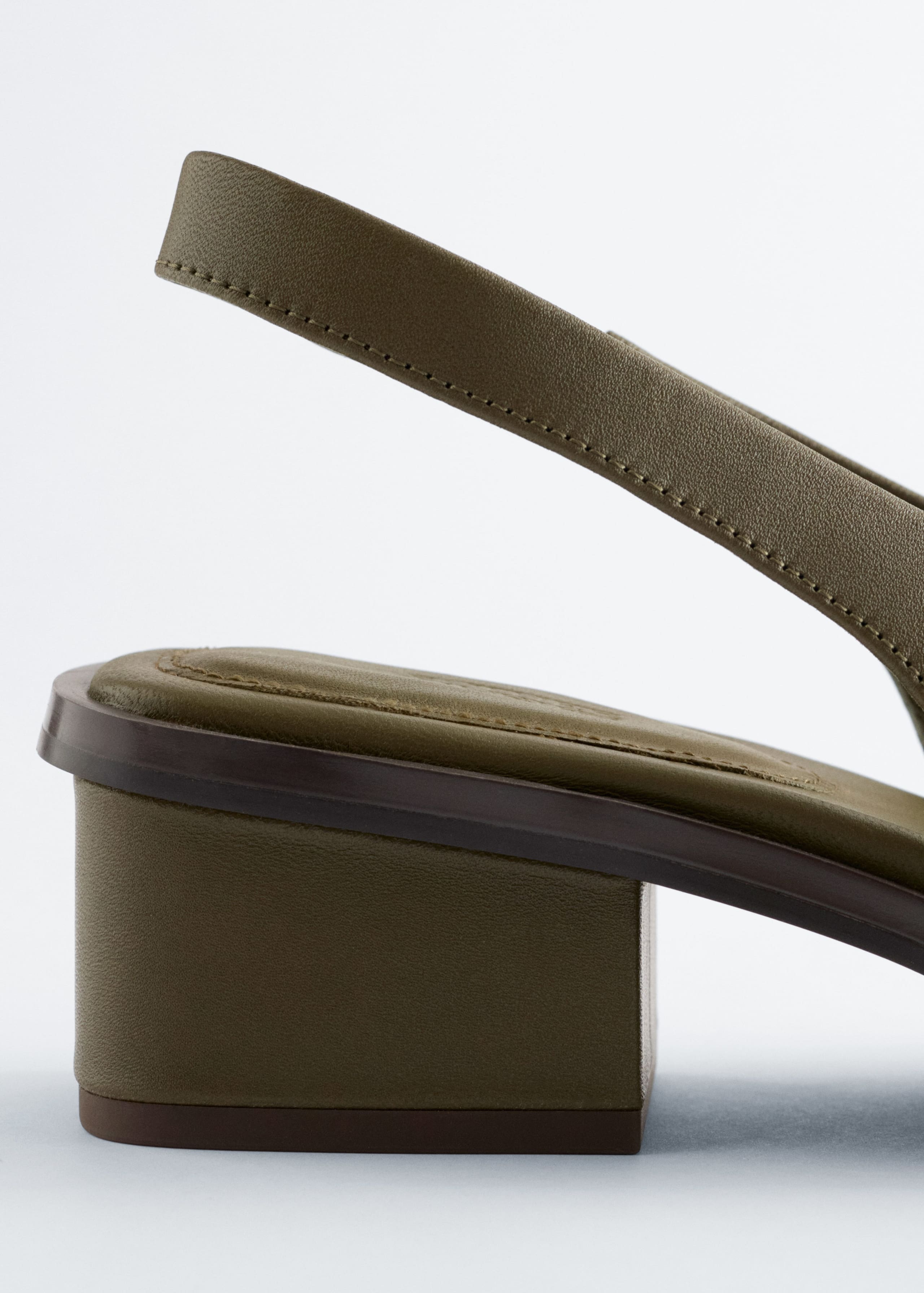 Image of Sandali slingback in nappa