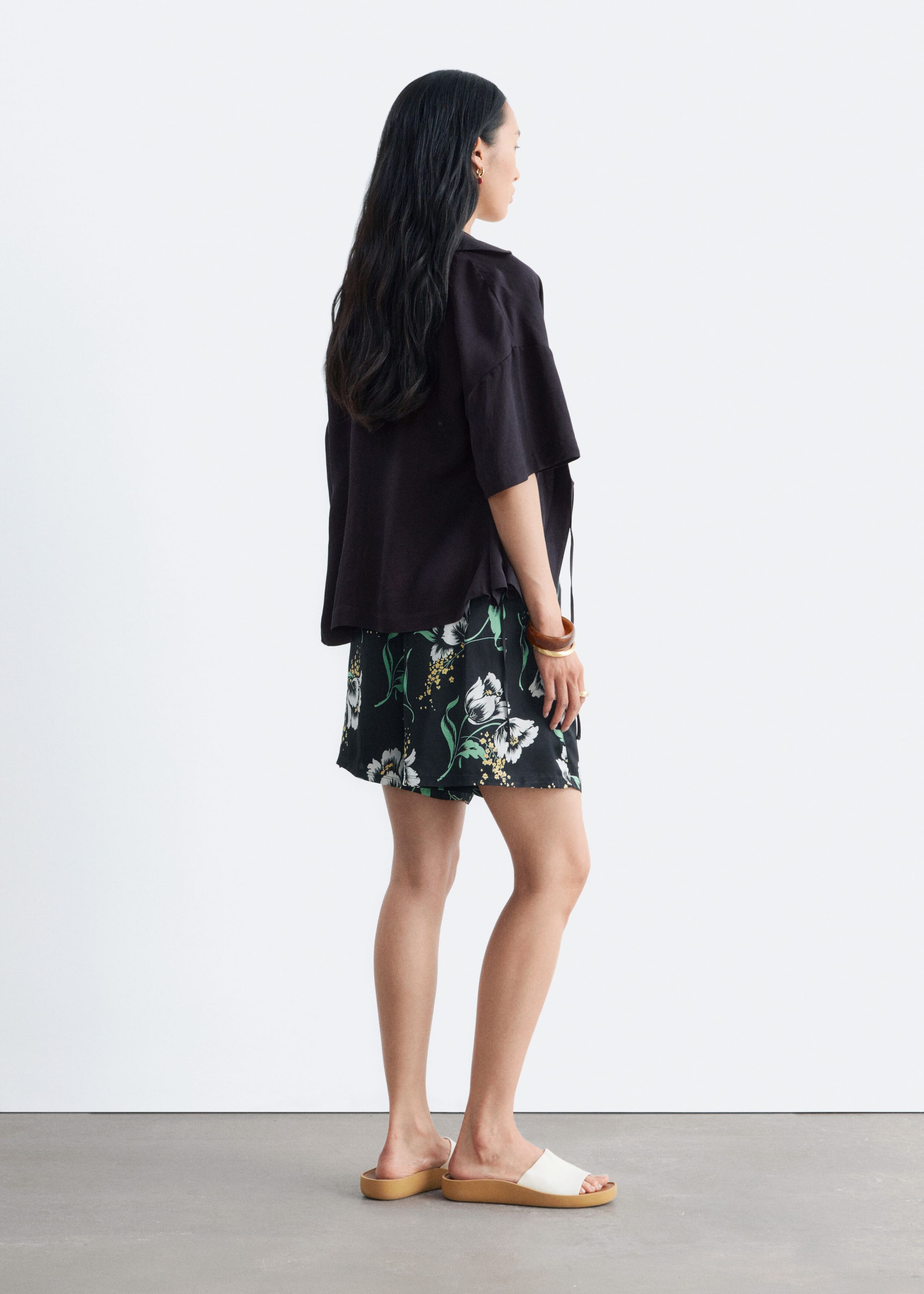 Pantalones cortos con cordón y estampado floral - Negro/Floral - Lookbook