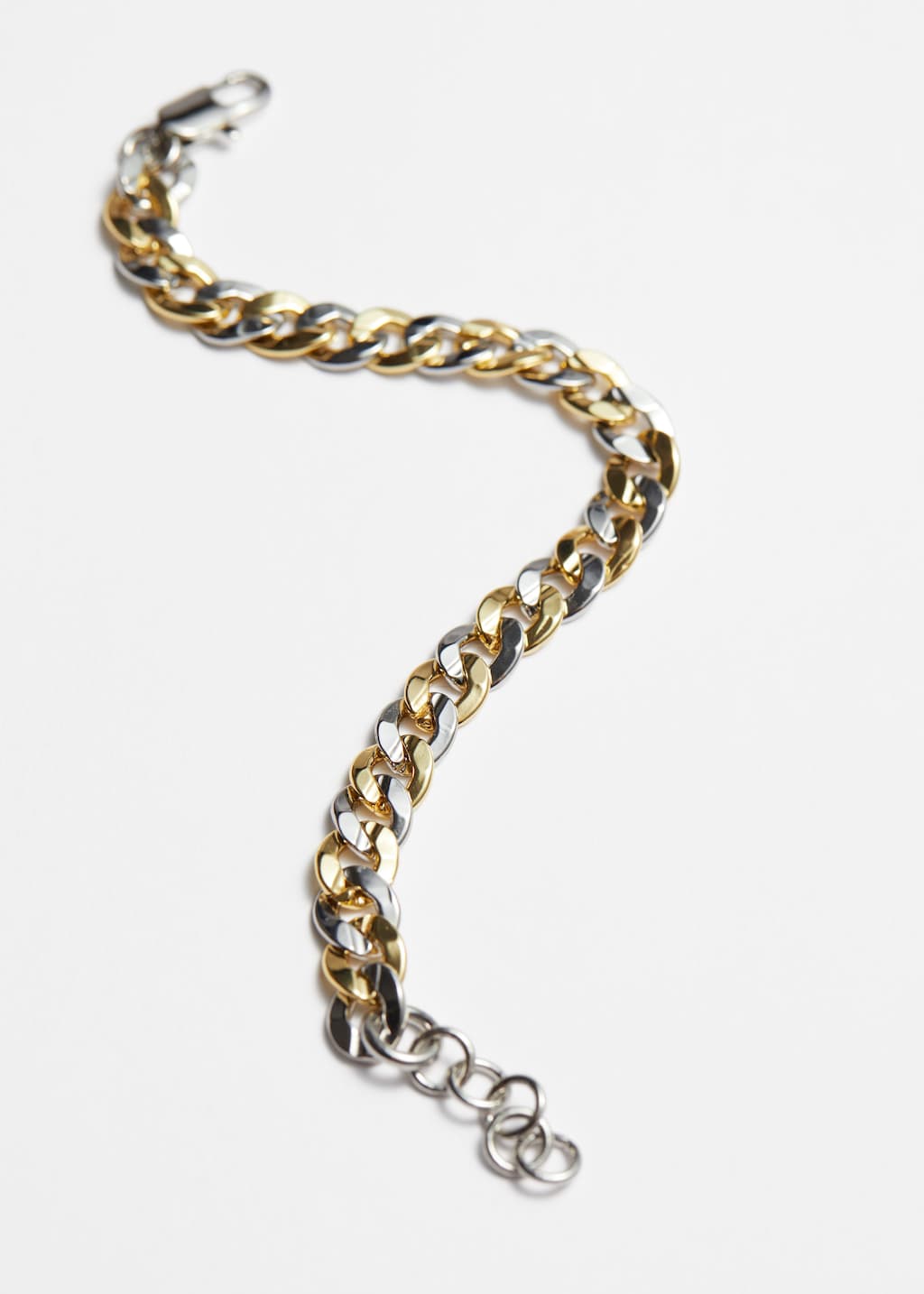 Pulsera en tonos plateado y dorado - {{variantName}} - Detalle descriptivo