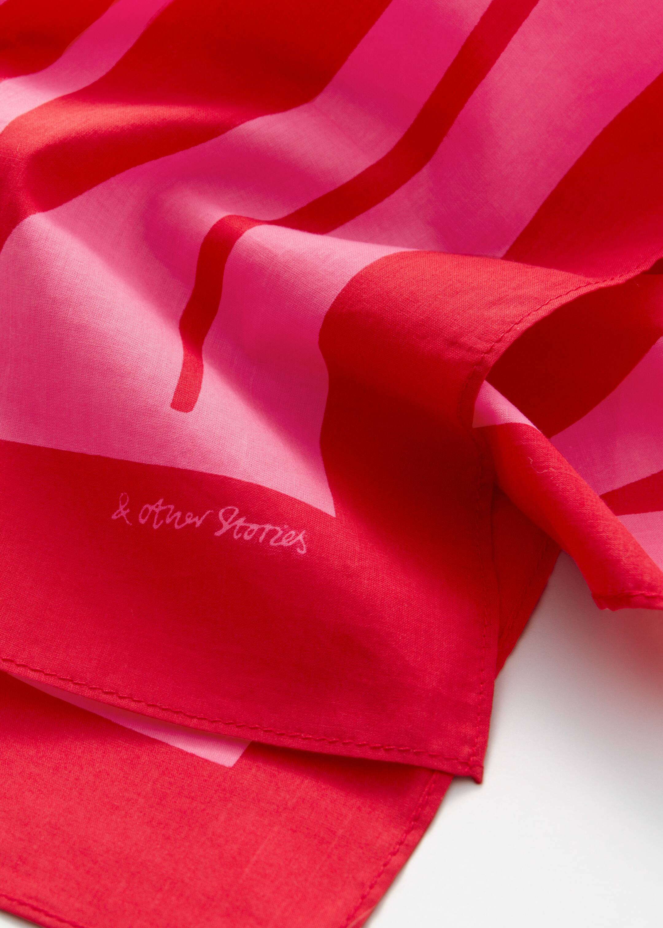 Ver imagen más grande: Pareo de gasa de algodón con estampado de hojas - Rojo - MUJER | H&M ES 2