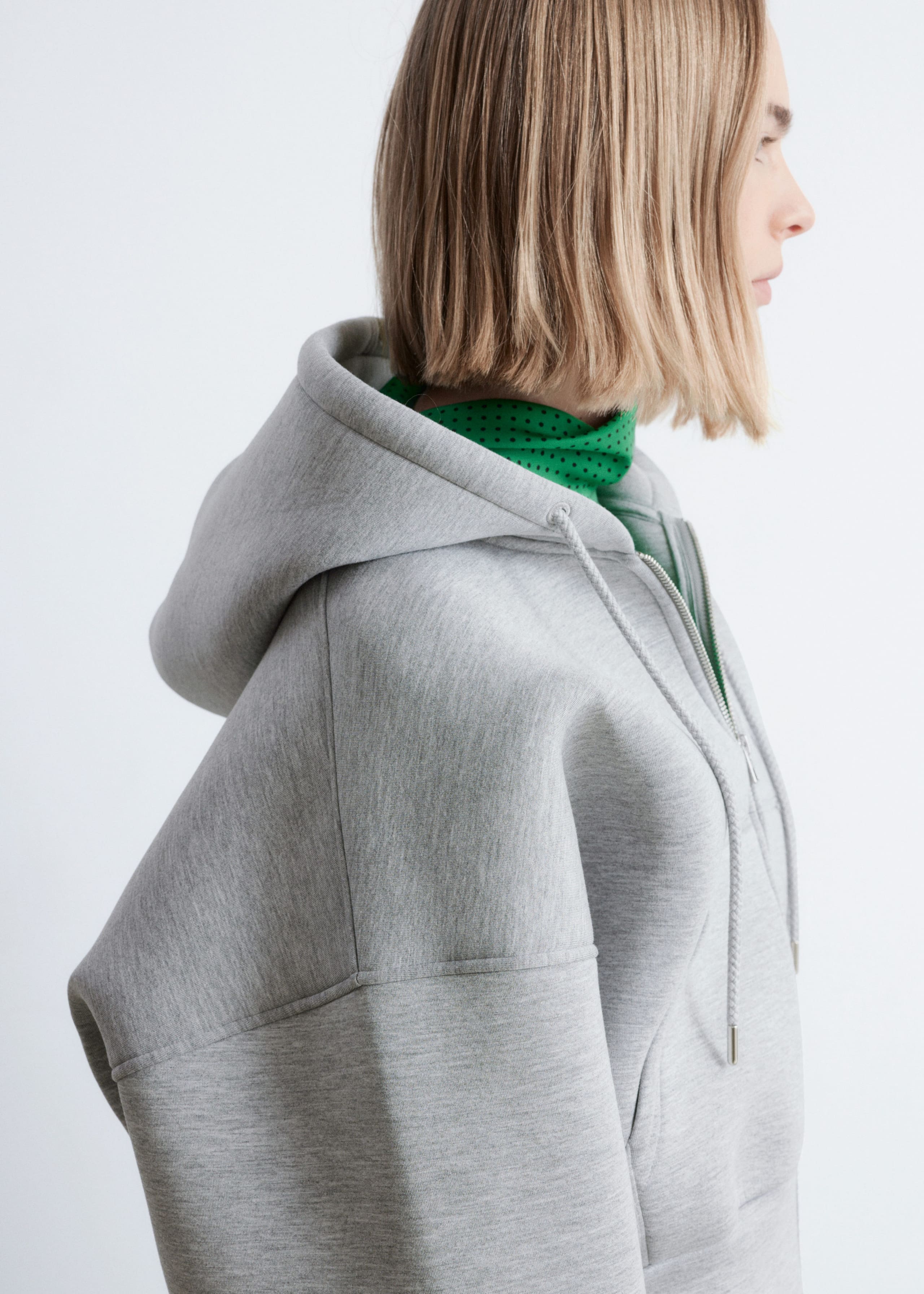 Image of Felpa cropped in scuba con cappuccio e zip