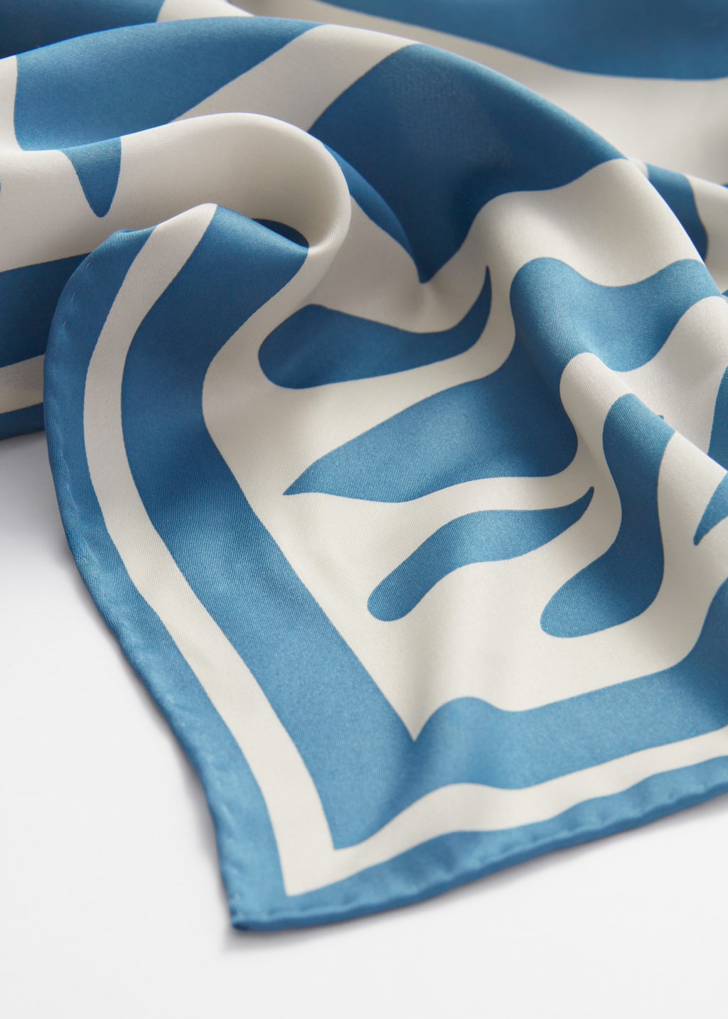 Image of Foulard con stampa con foglie