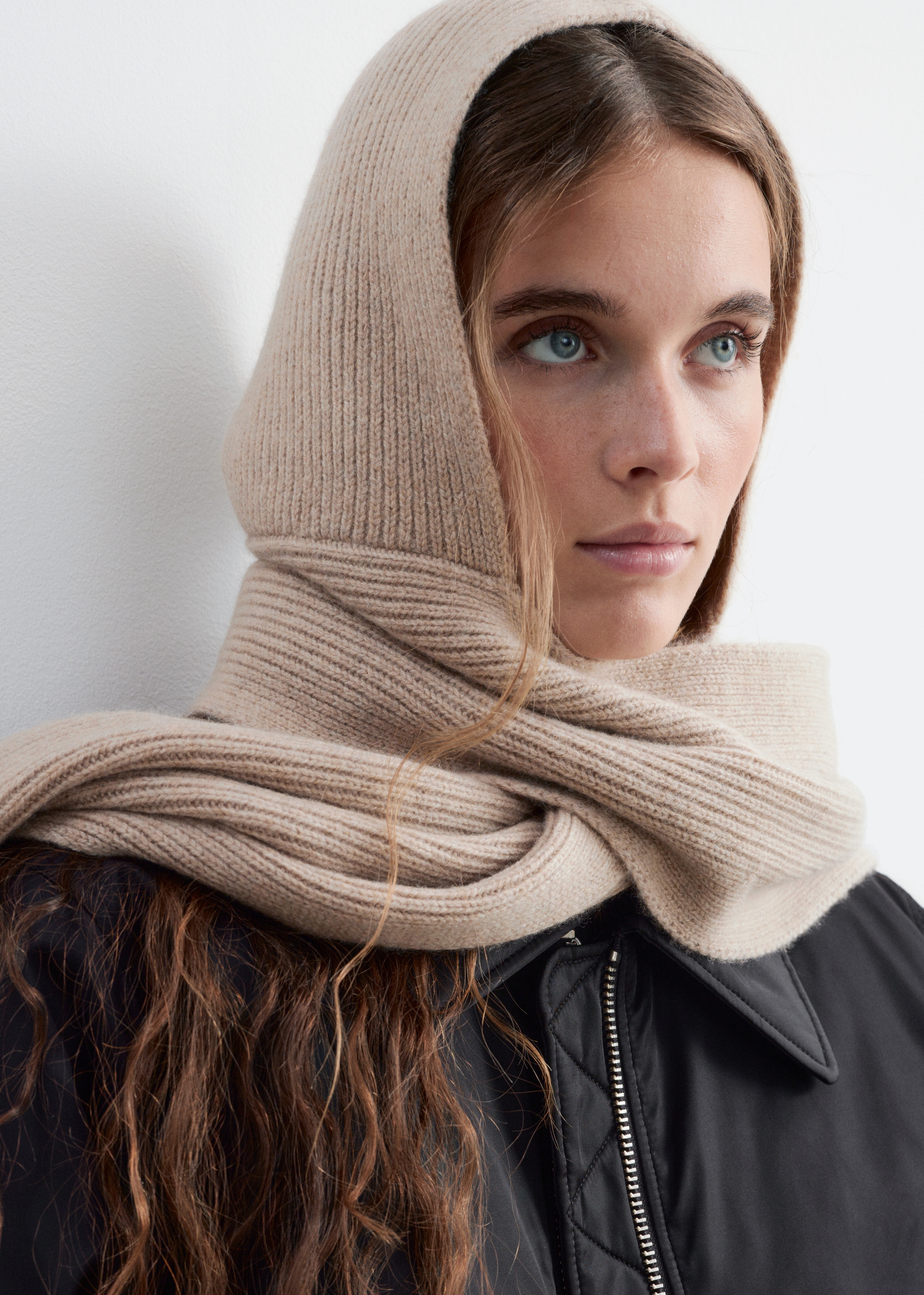 Hooded Wool Scarf - Béžová