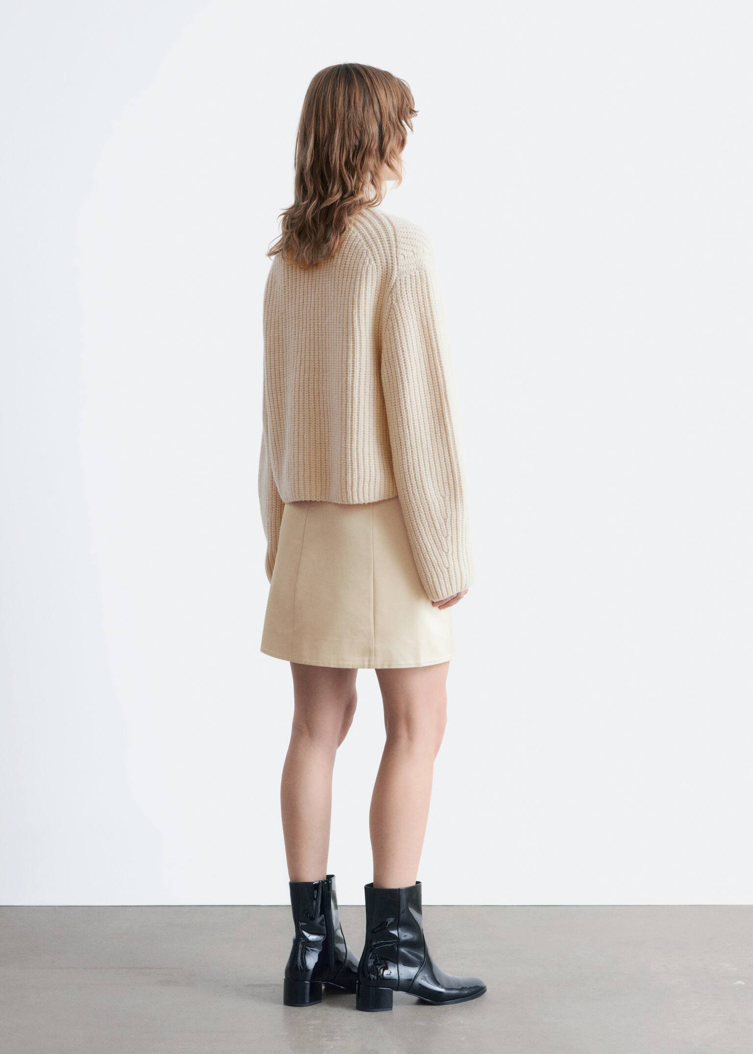 Cropped Turtleneck Jumper - White/Black - 5