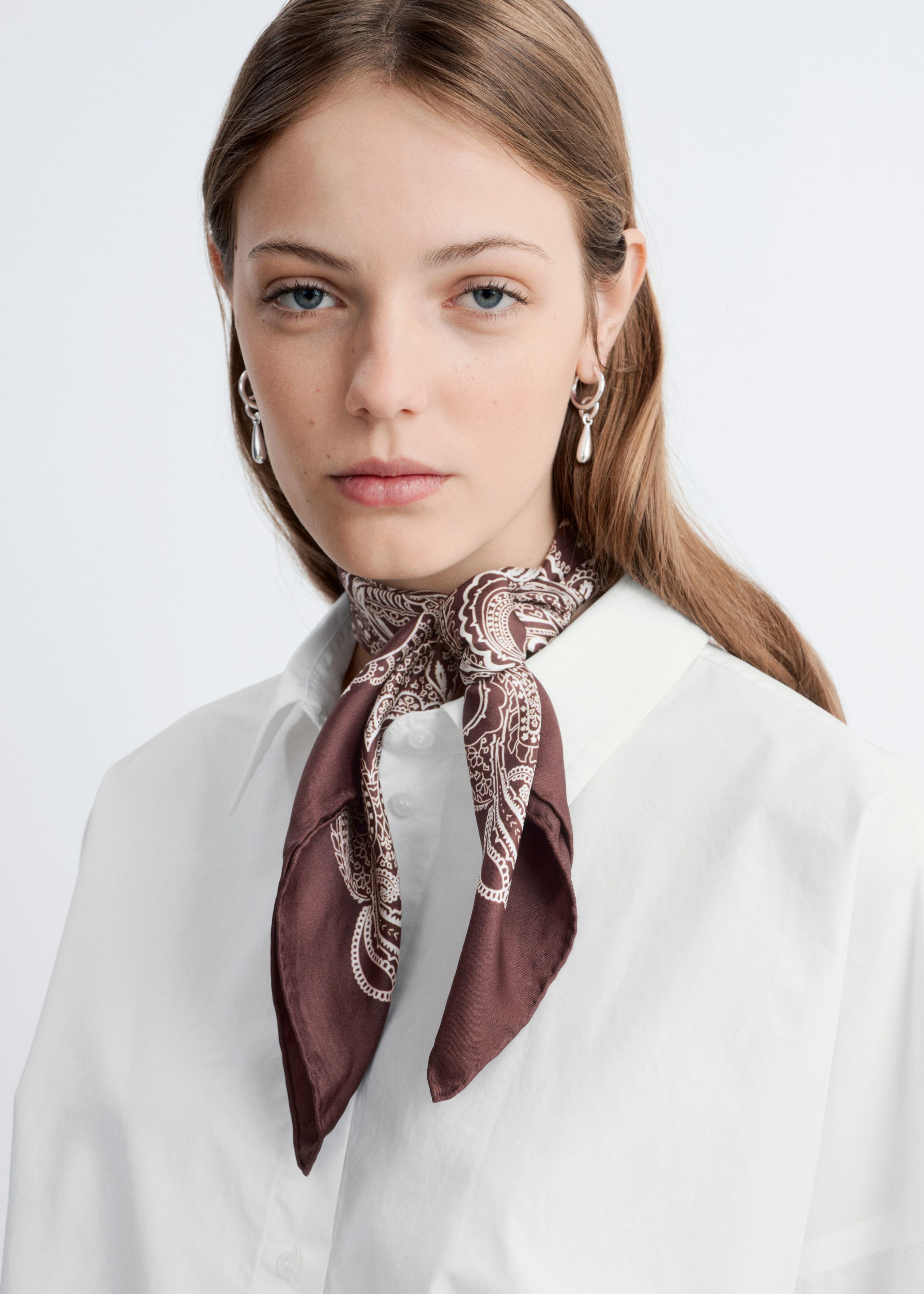 Foulard en soie à motif cachemire - Brun/Cachemire blanc - Lookbook