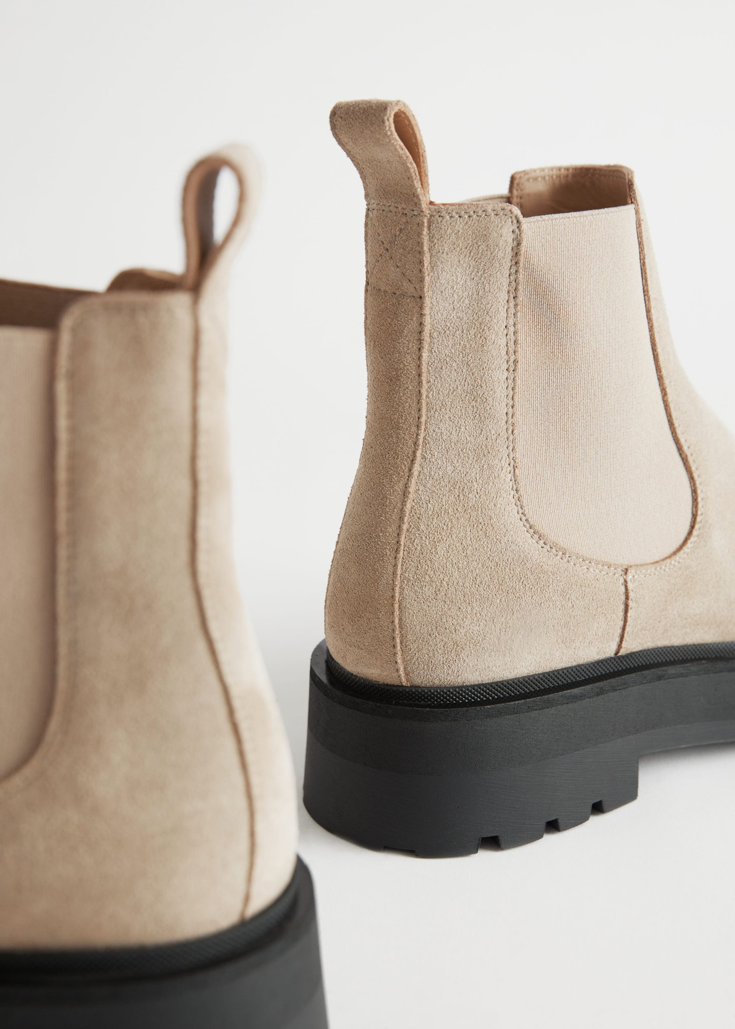 Chunky Chelsea Suede Boots - {{variantName}} - Descrizione dettagliata
