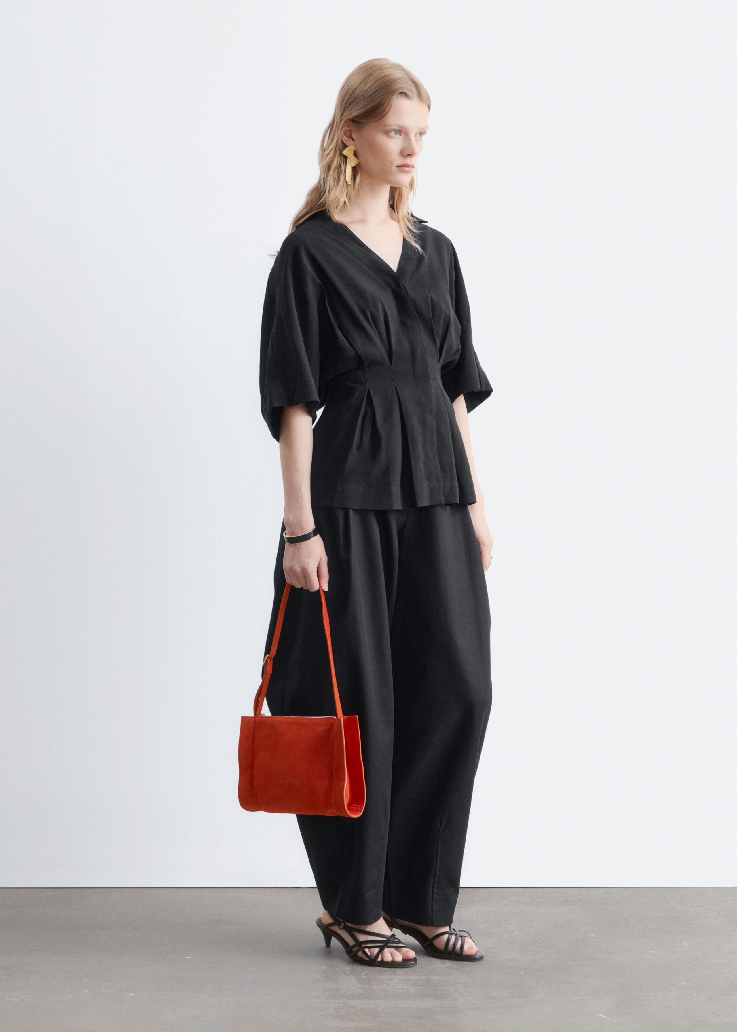 Hemd mit plissierter Taille - Schwarz - Lookbook