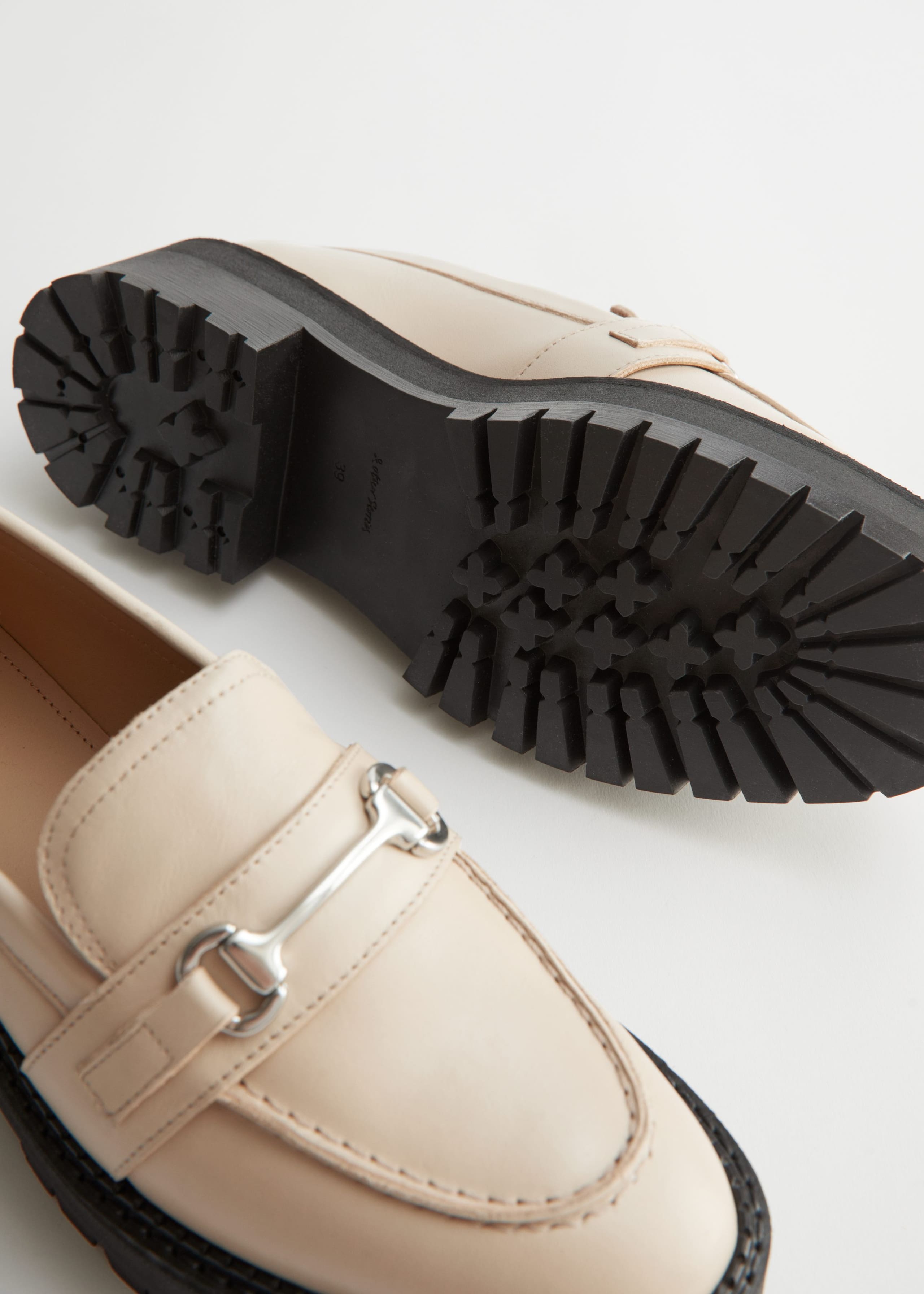 Image of Chunky läderloafers med spänne