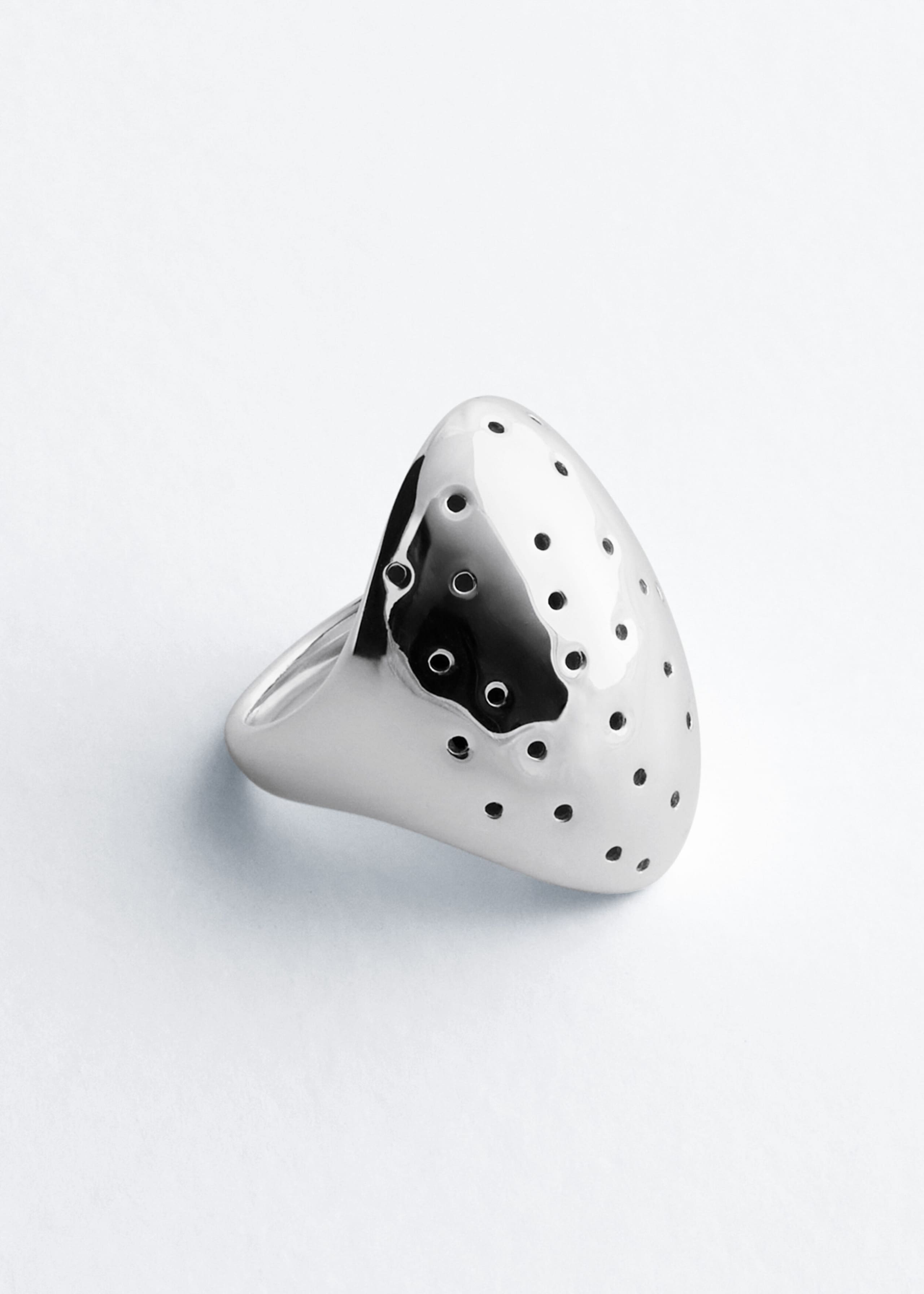 Uitgesneden ring van messing - Zilver - Stilleven