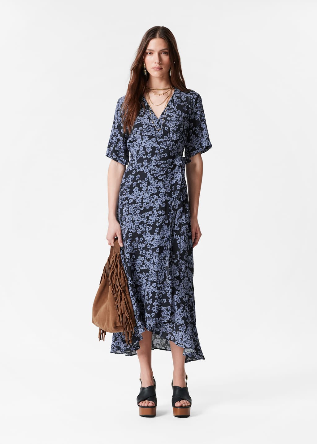 Robe portefeuille midi - Motif fleuri bleu - Lookbook