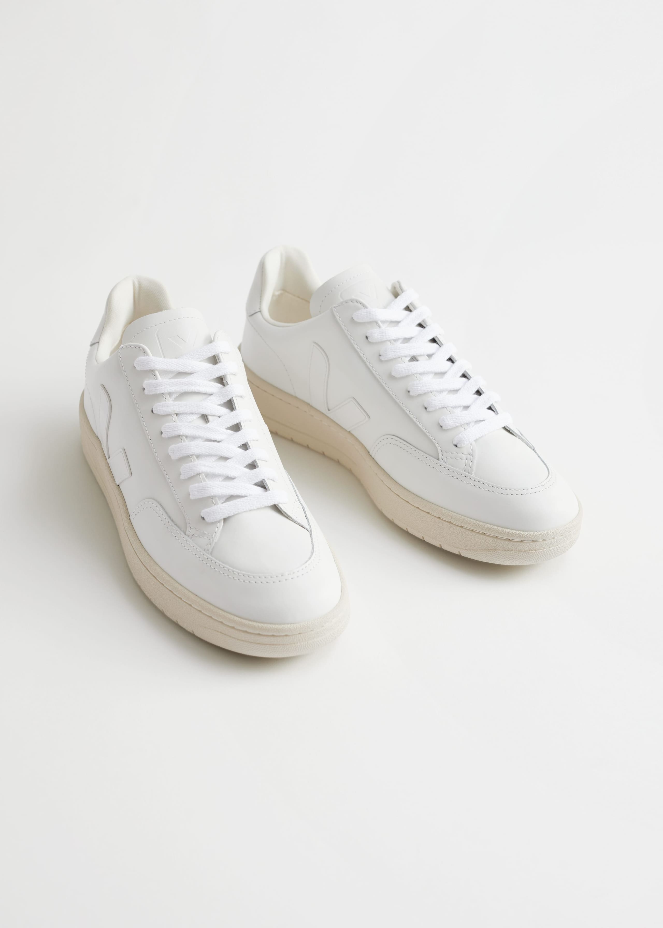 Veja V-12 Sneakers - Orange/White - Bodegón