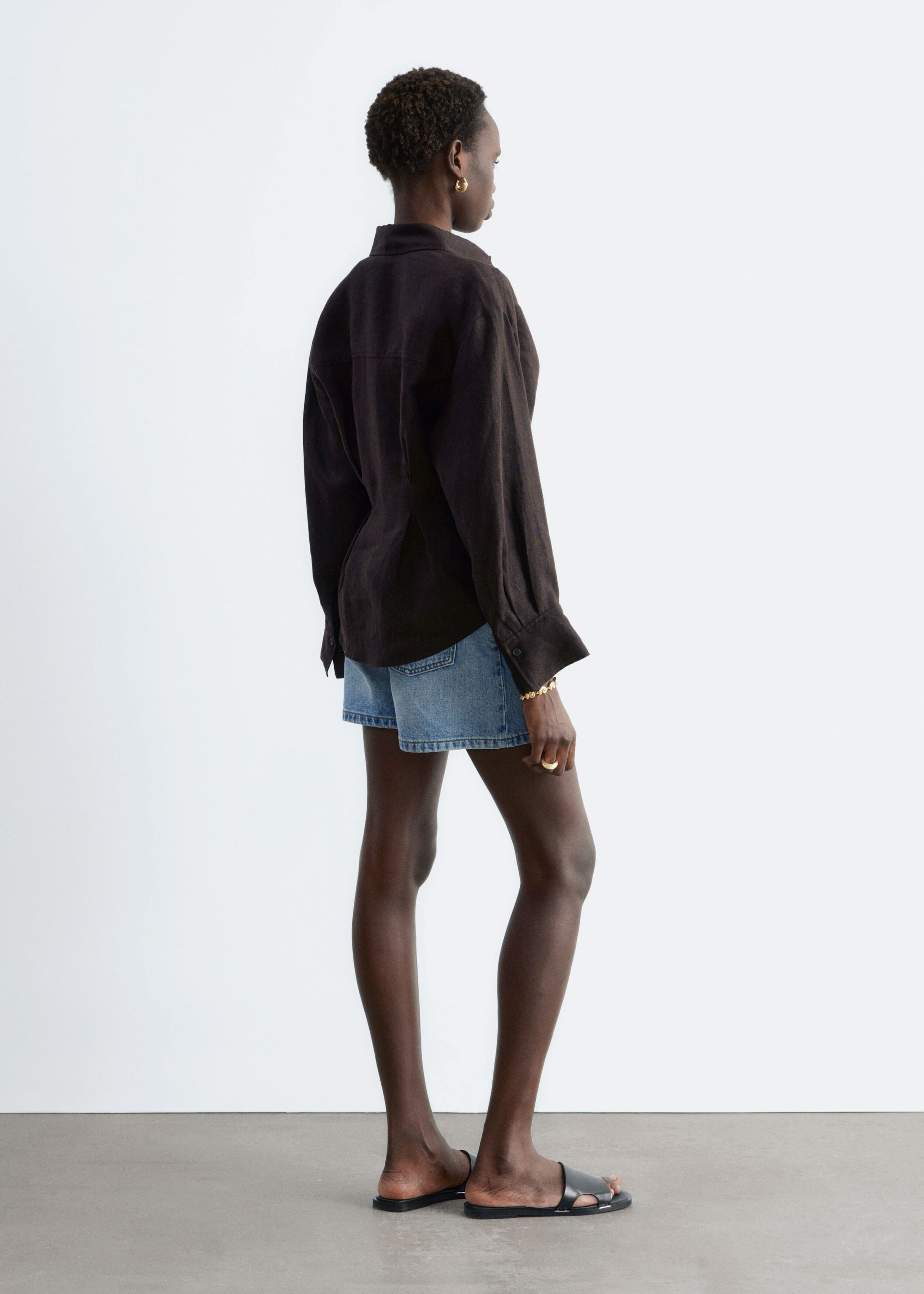 Leinenhemd mit Taille mit Falten - Hellbeige - Lookbook
