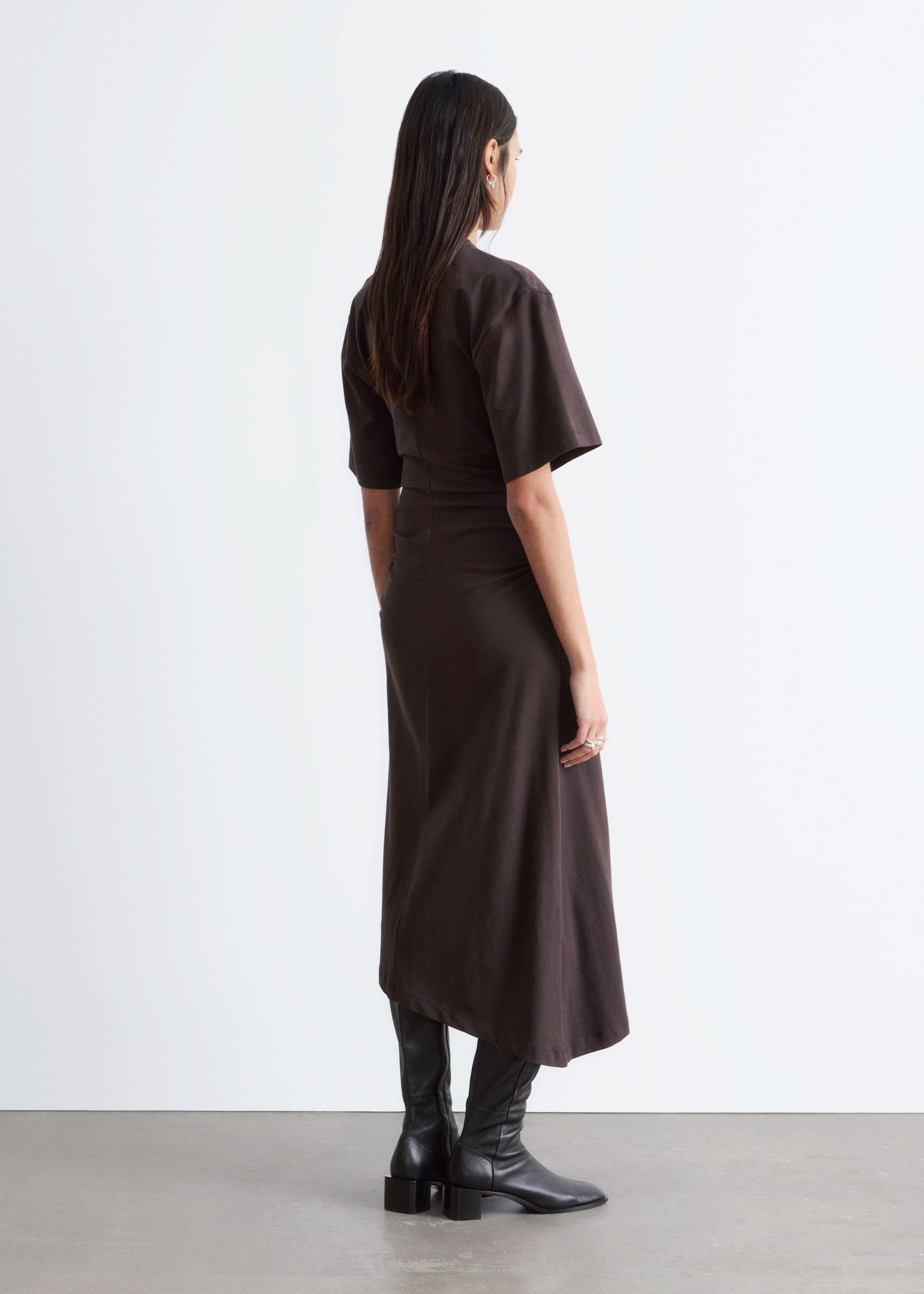 Image of Robe T-shirt midi asymétrique