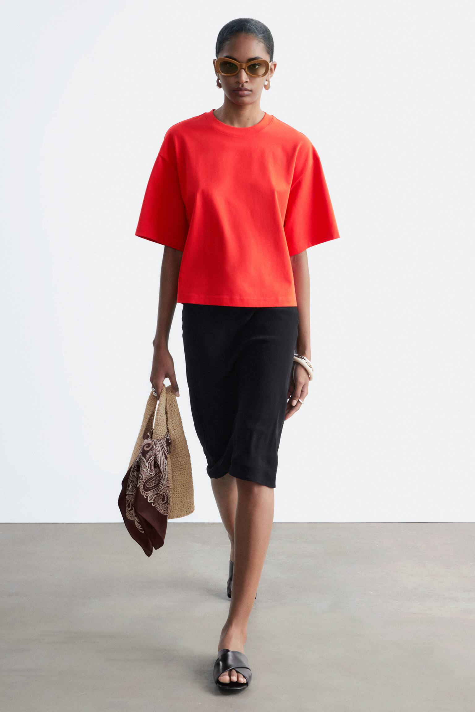 T-shirt structuré - Rouge/Jaune/Blanc/Noir/Bleu clair/Gris/Marron Clair - 6